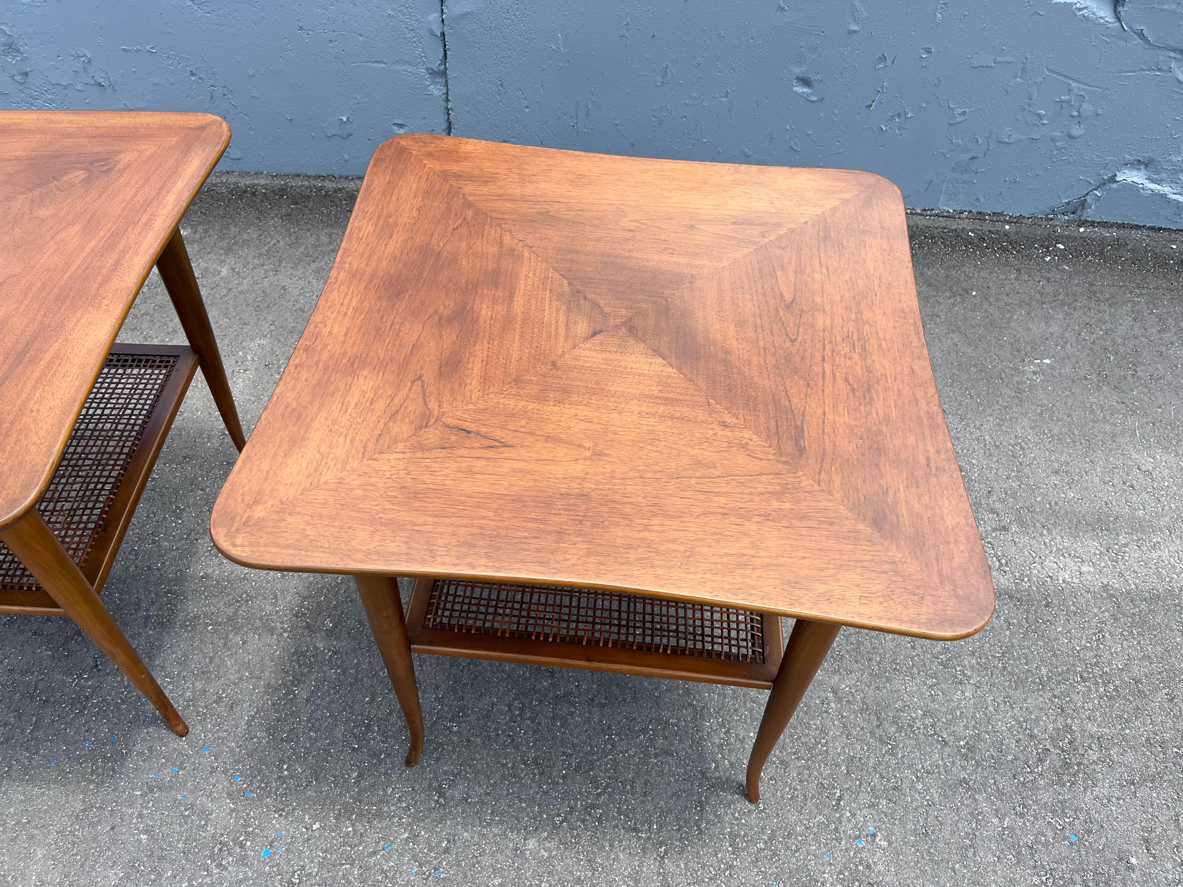 Coppia di tavolini da salotto moderni del Mid Century, noce, anni '50, Gibbings In condizioni buone in vendita a Miami, FL