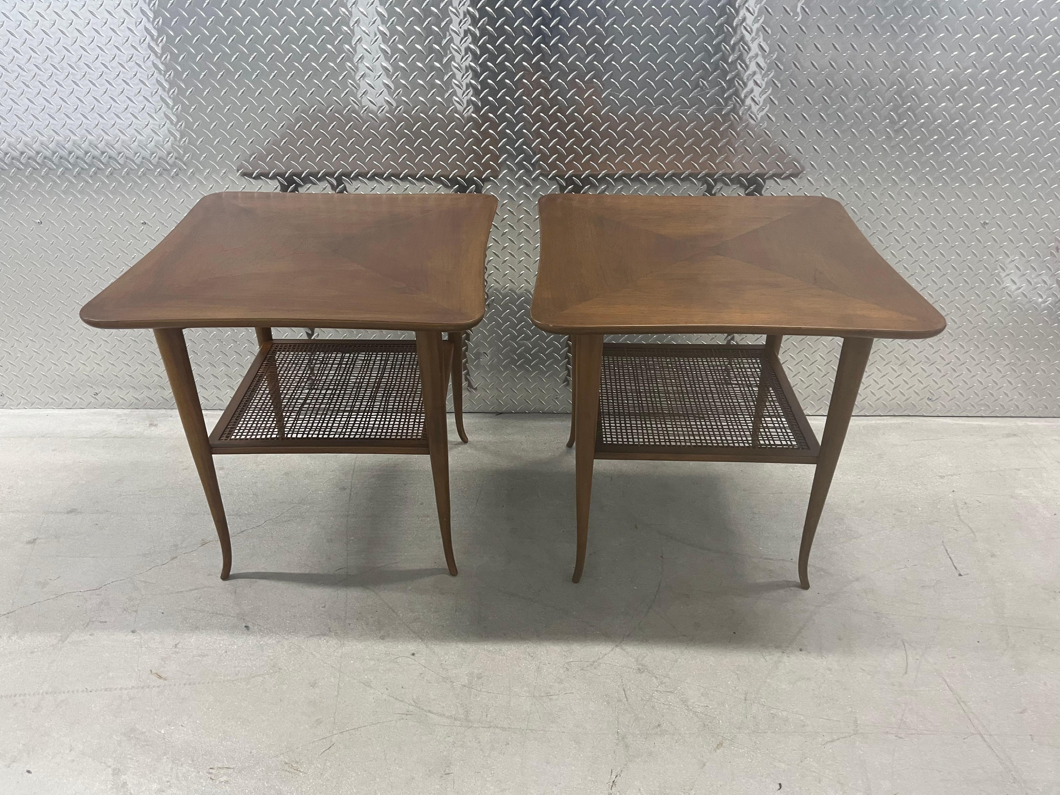 Paire de tables d'appoint en noyer de style The Moderns, années 1950, Gibbings en vente 1