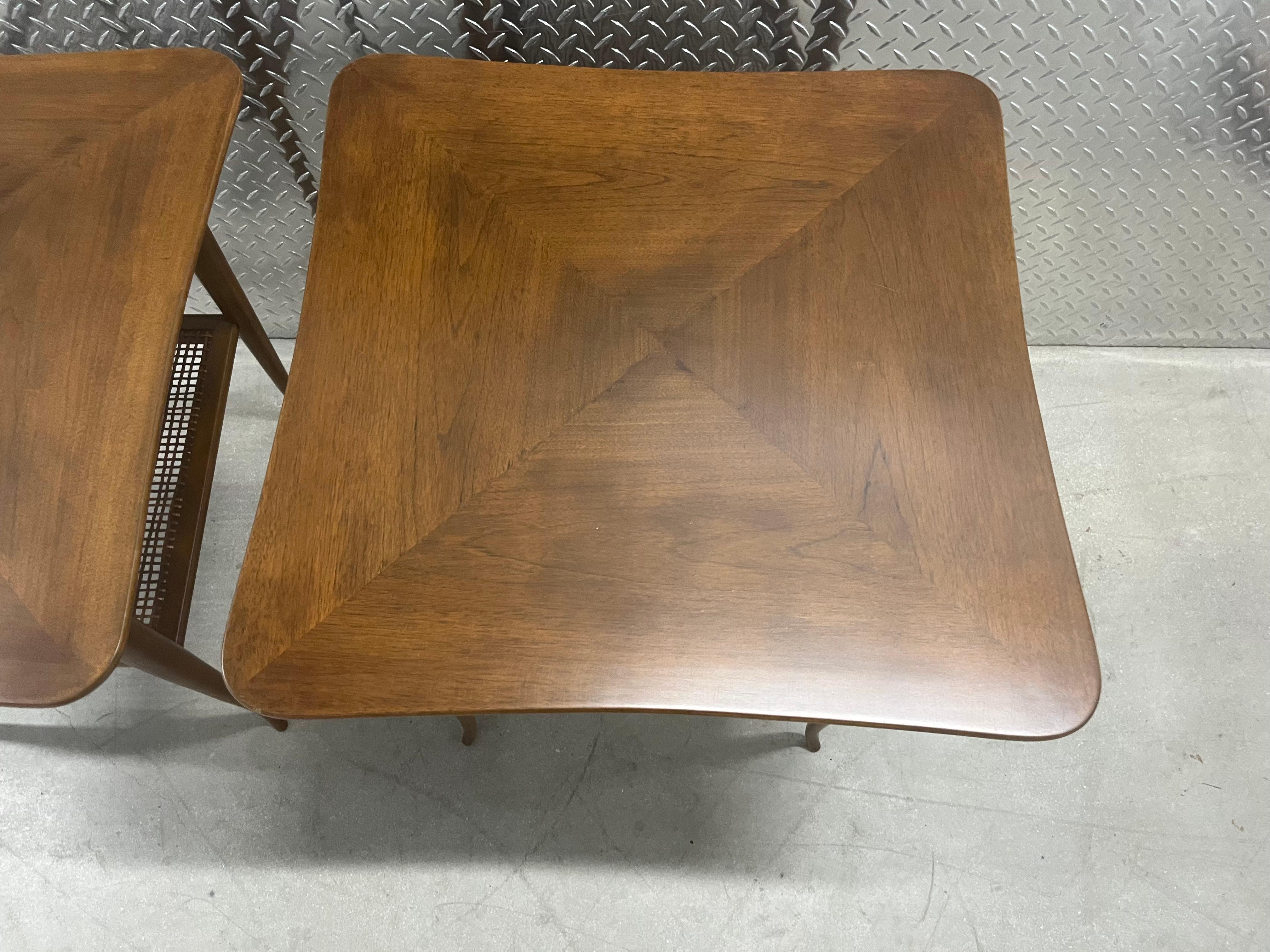 Paire de tables d'appoint en noyer de style The Moderns, années 1950, Gibbings en vente 2