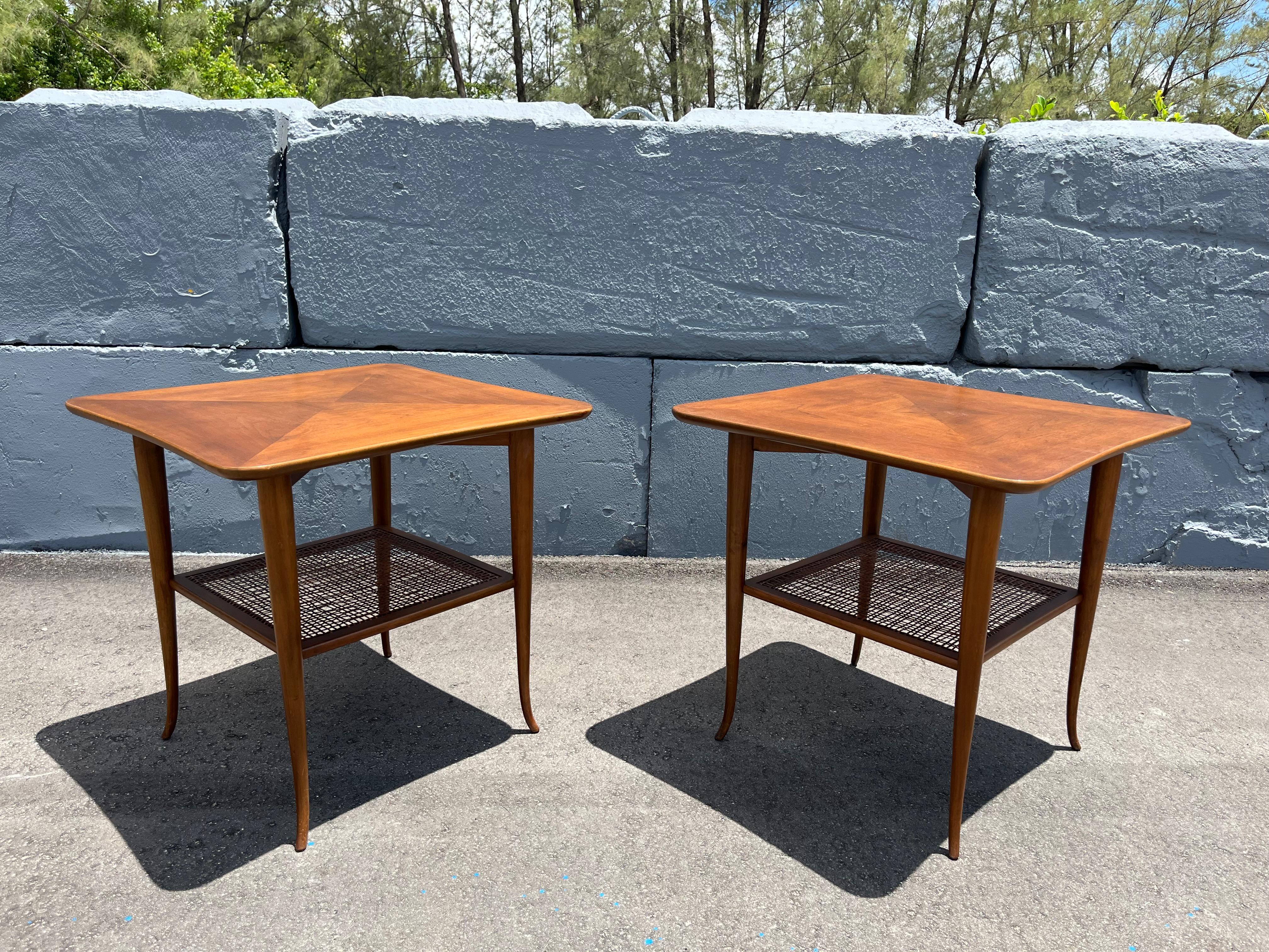 Coppia di tavolini da salotto moderni del Mid Century, noce, anni '50, Gibbings in vendita 3