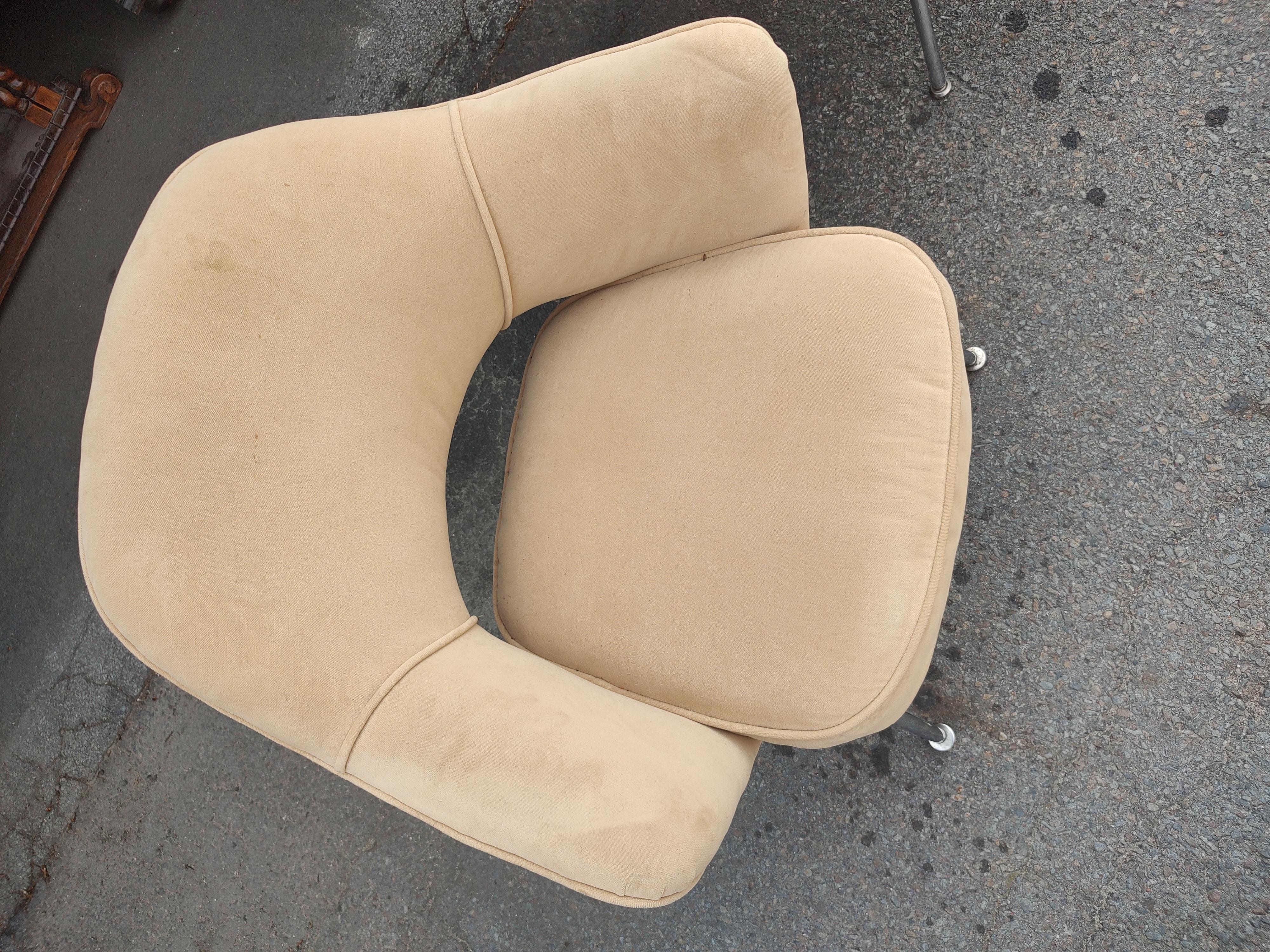 Pair of Mid-Century Modern Executive Armchairs by Eero Saarinen for Knoll, C1965 For Sale 2