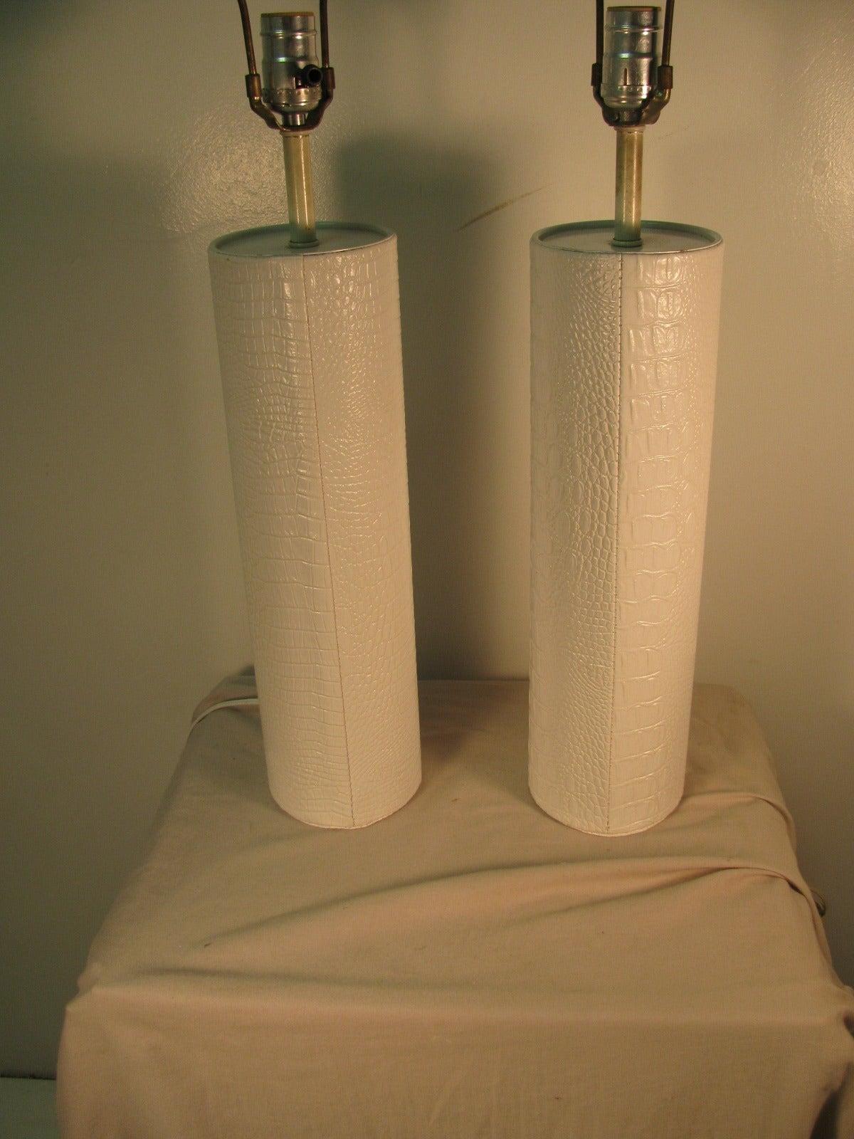Pair of Mid-Century Modern Faux Crocodile Table Lamps In Good Condition For Sale In Port Jervis, NY