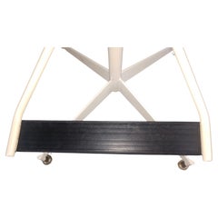 Paar Mid Century Modern Faux Ostrich Barhocker schwenkbar