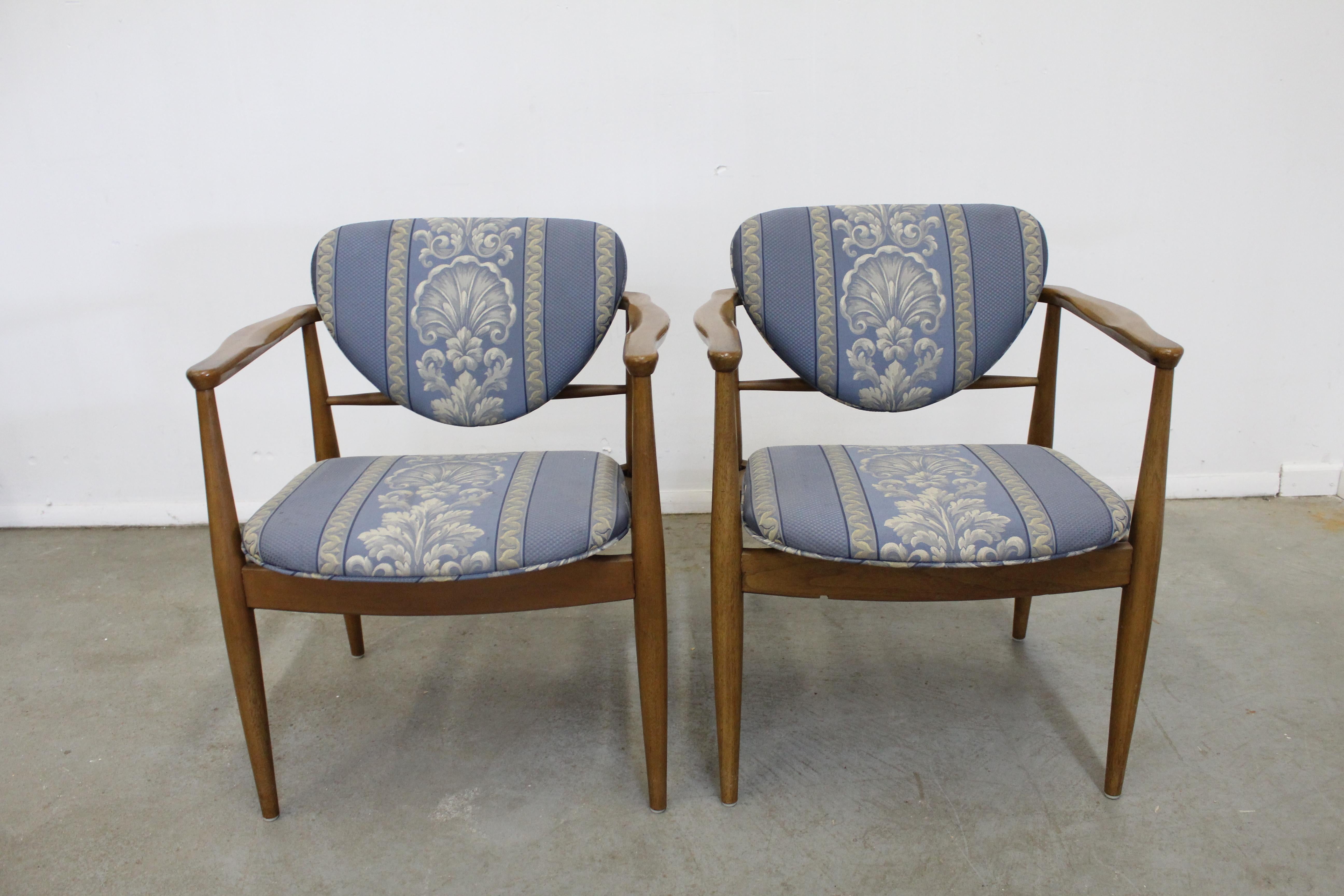 Unknown Pair of Mid-Century Modern Finn Juhl Attributed Walnut Arm Lounge Chairs