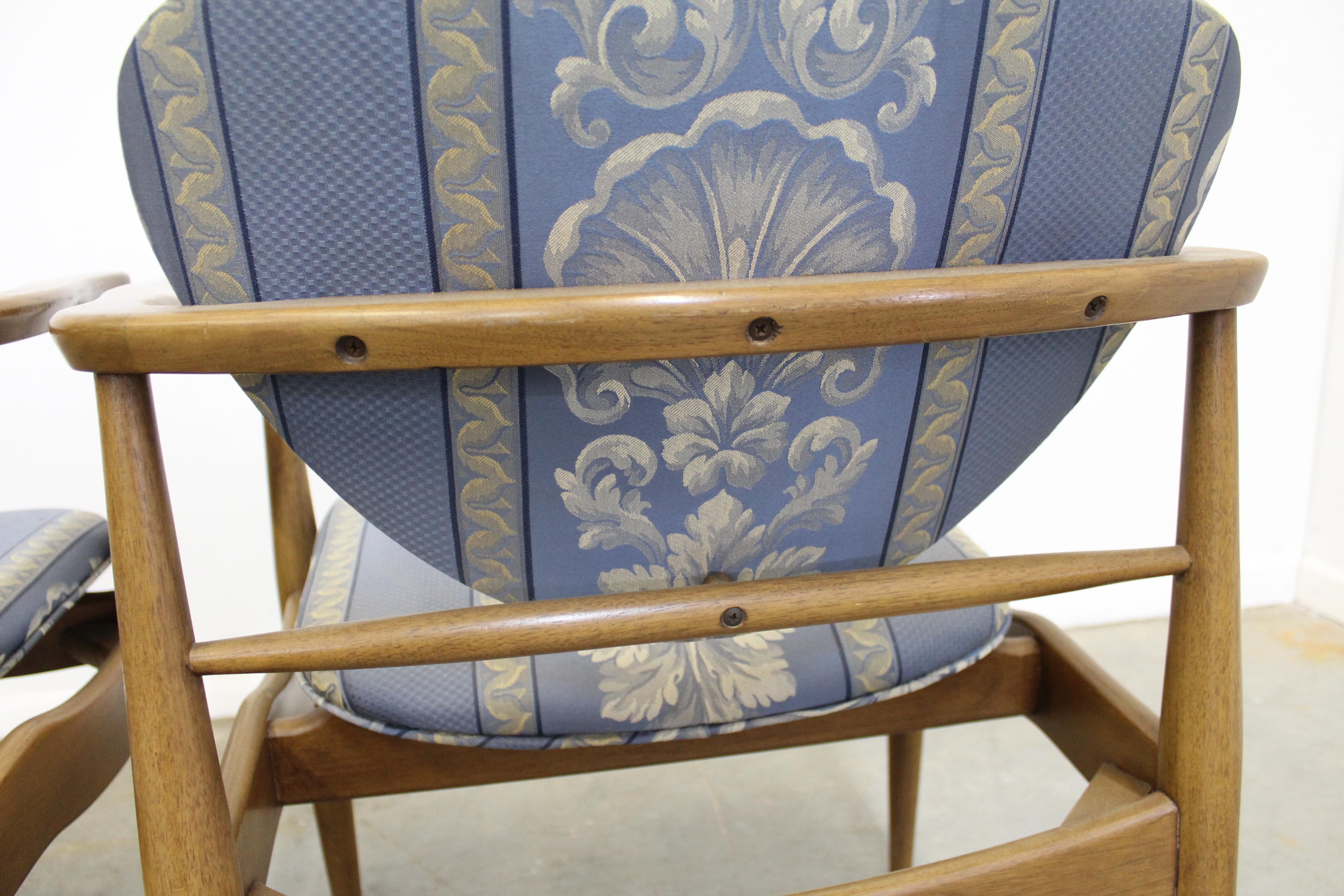 Pair of Mid-Century Modern Finn Juhl Attributed Walnut Arm Lounge Chairs 1