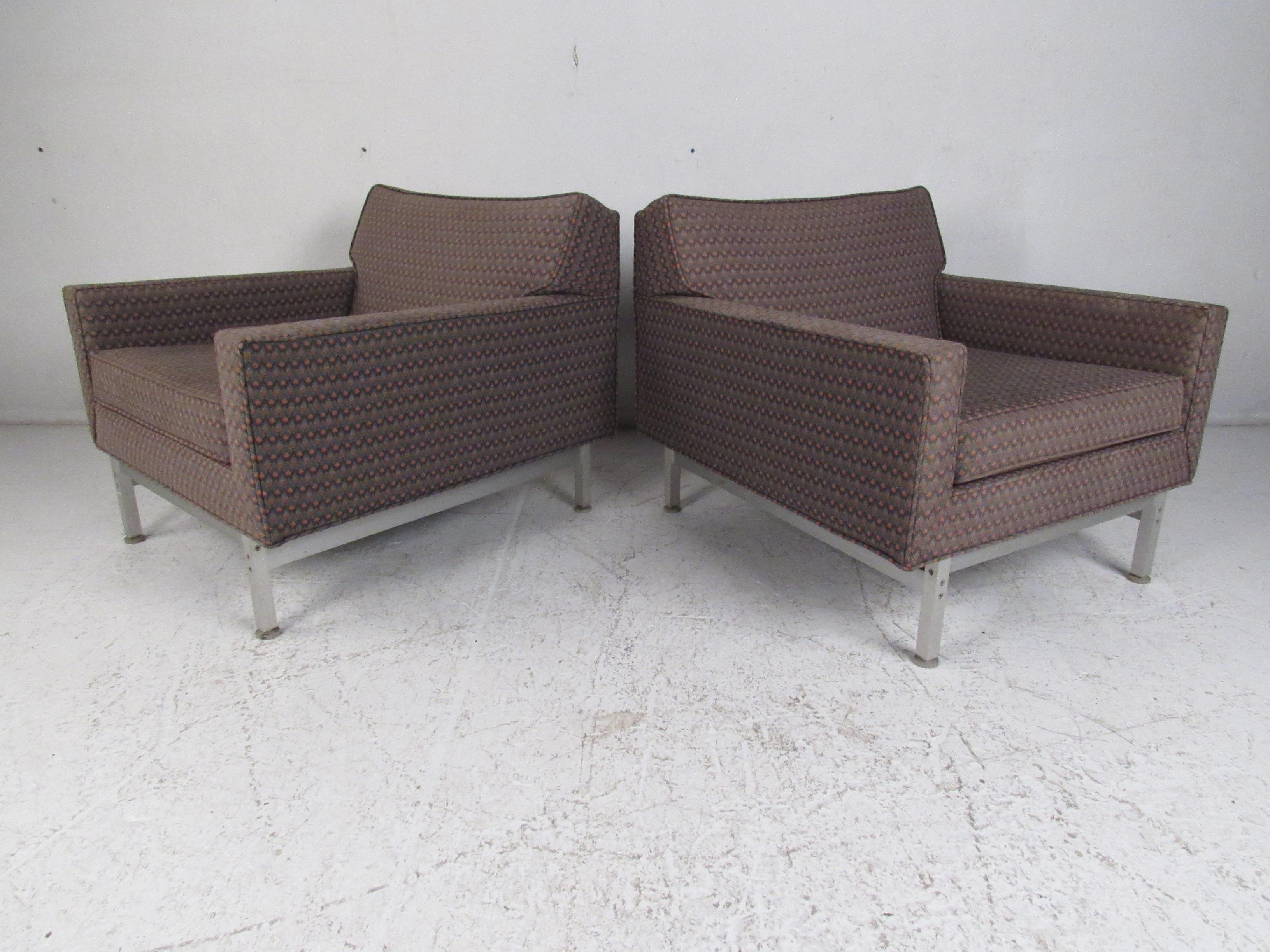 Pair of Mid-Century Modern Knoll Armchairs In Good Condition For Sale In Brooklyn, NY