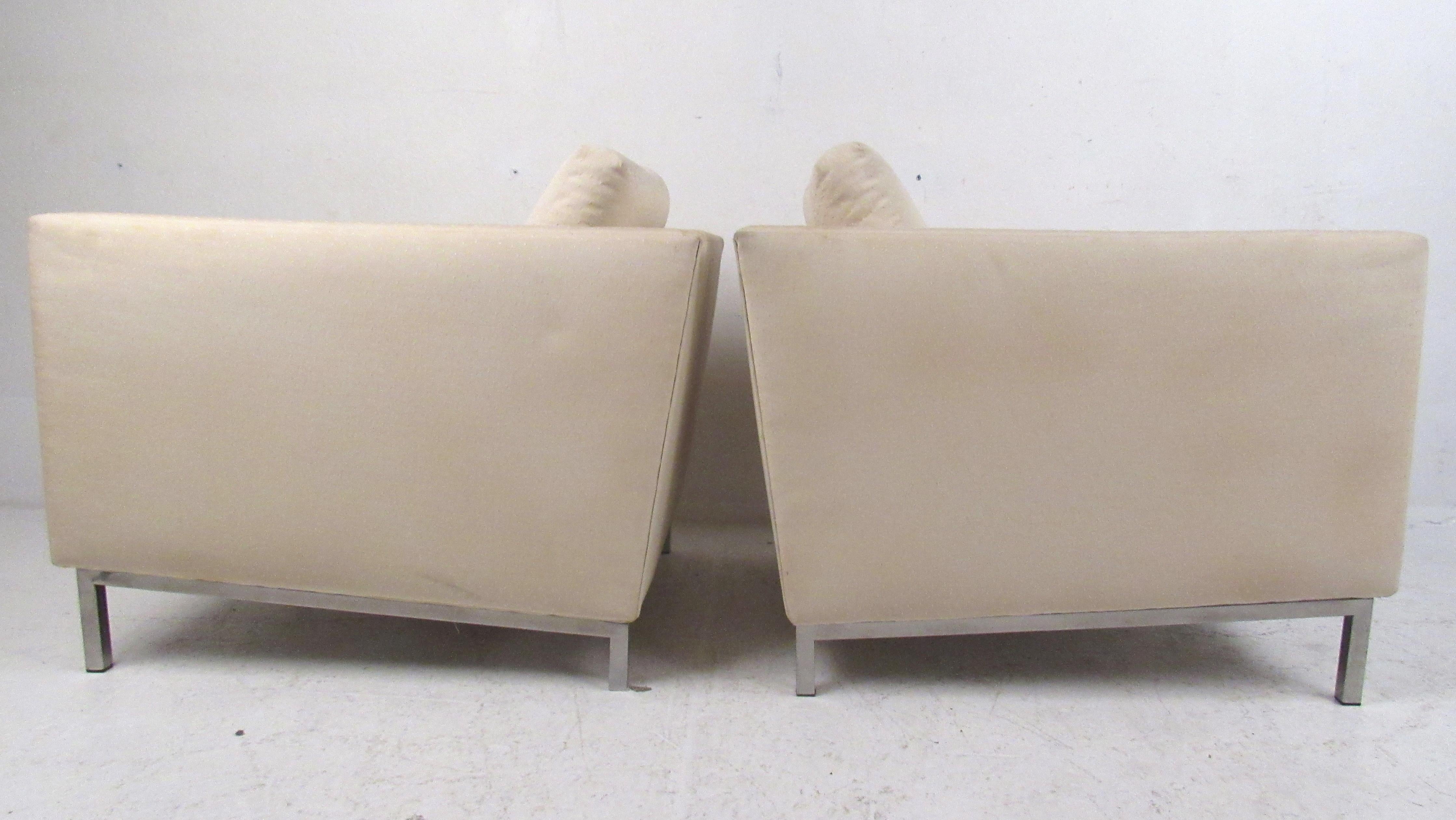 American Pair of Mid-Century Modern Club Chairs For Sale