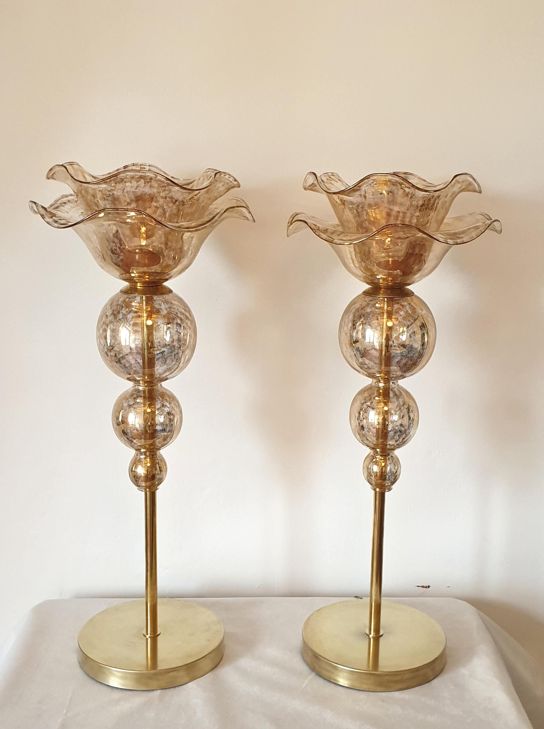 Large pair of Mid-Century Modern lotus flower Murano glass table or desk lamps, attributed to Seguso, Italy, 1960s.
Hand blown glass, beige with gold leaf accents. Brass mounts.
1 light each, rewired for the US.
A translucent effect and warm