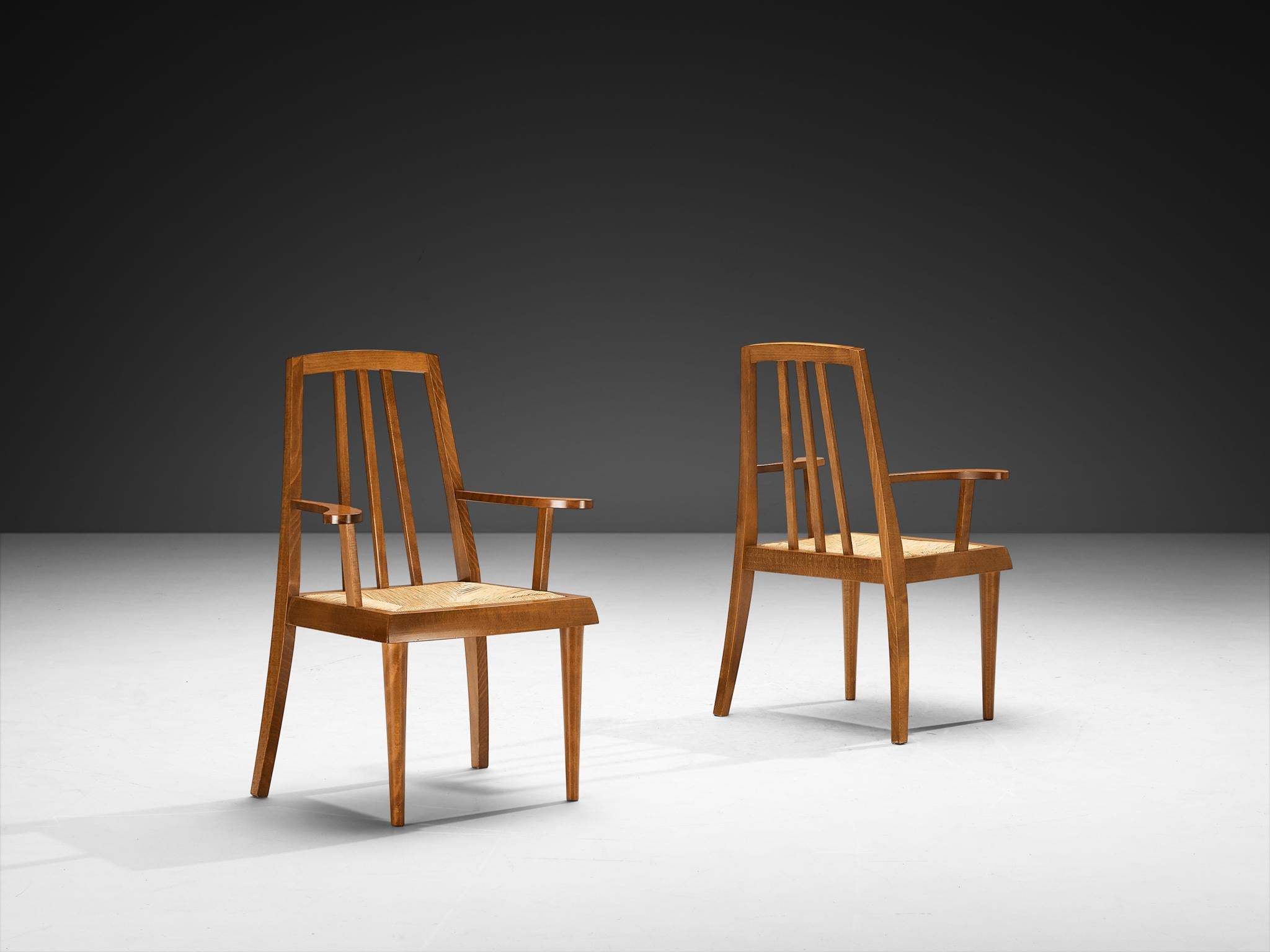 Coppia di poltrone francesi moderne di metà secolo in legno caldo e giunco in vendita 3