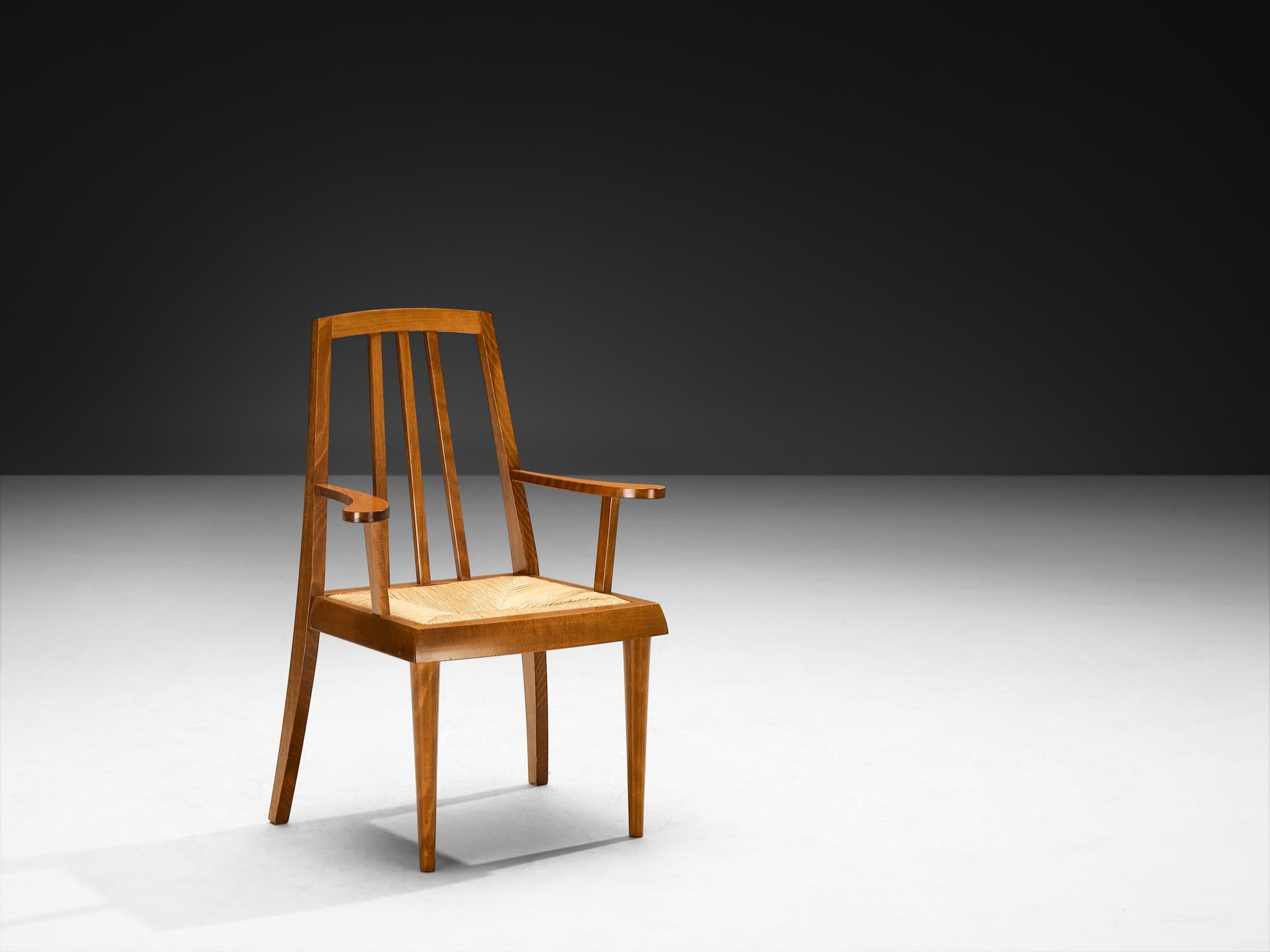 Coppia di poltrone francesi moderne di metà secolo in legno caldo e giunco in vendita 4