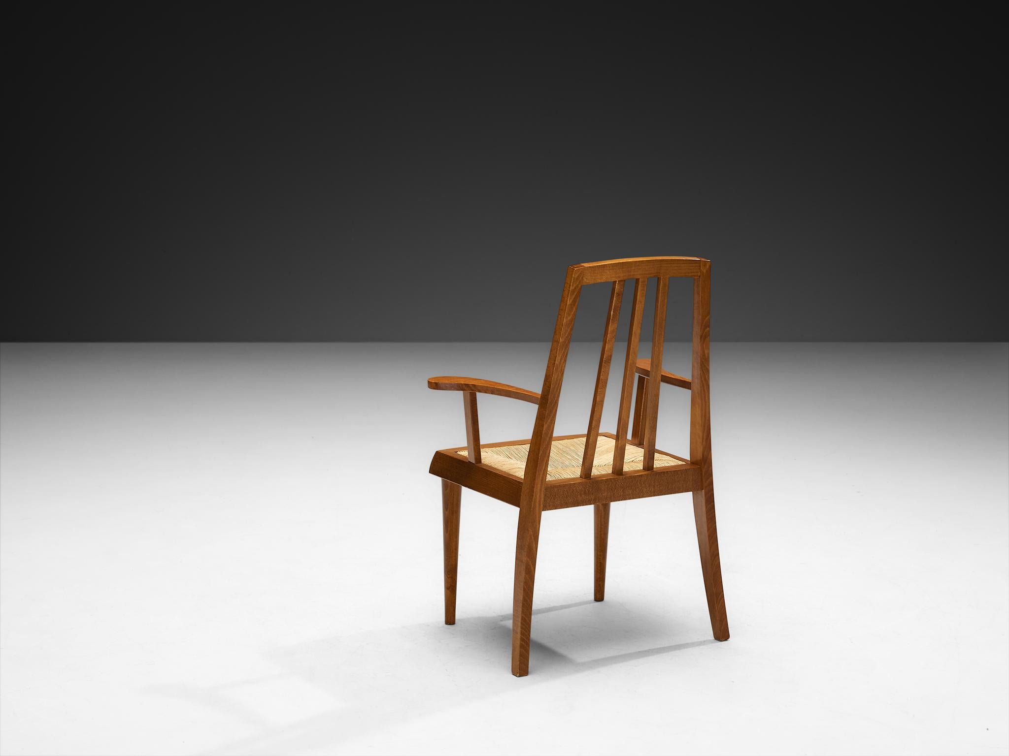 Metà XX secolo Coppia di poltrone francesi moderne di metà secolo in legno caldo e giunco in vendita