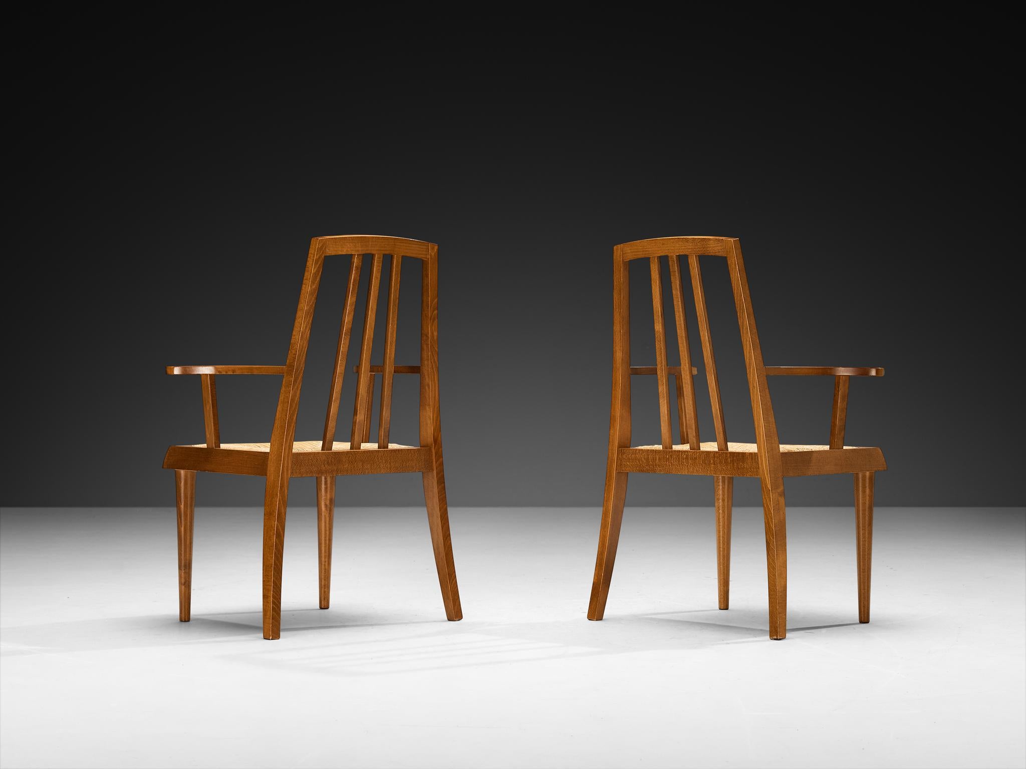 Coppia di poltrone francesi moderne di metà secolo in legno caldo e giunco in vendita 1