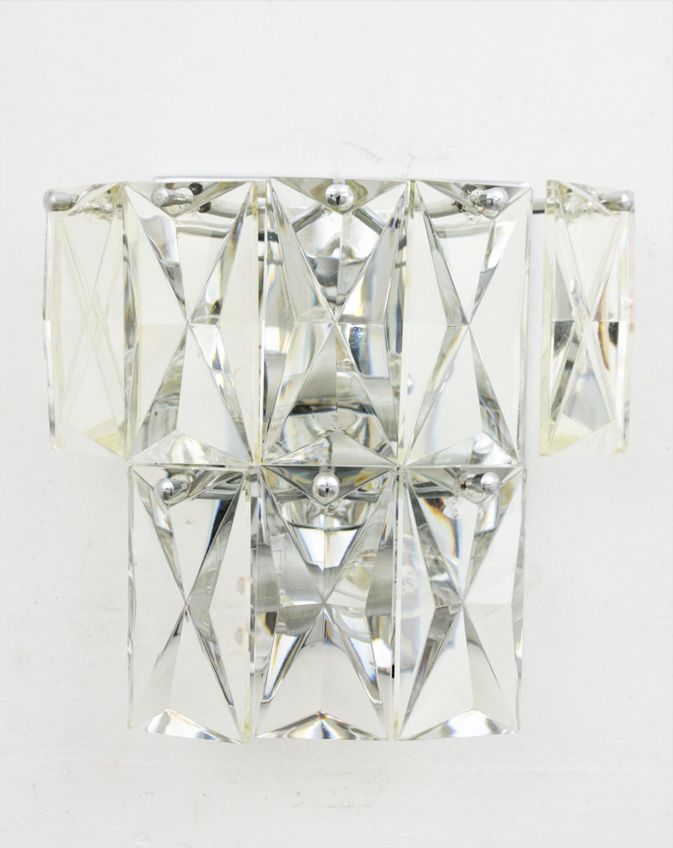 20ième siècle Paire d'appliques en cristal, style Baccarat en vente