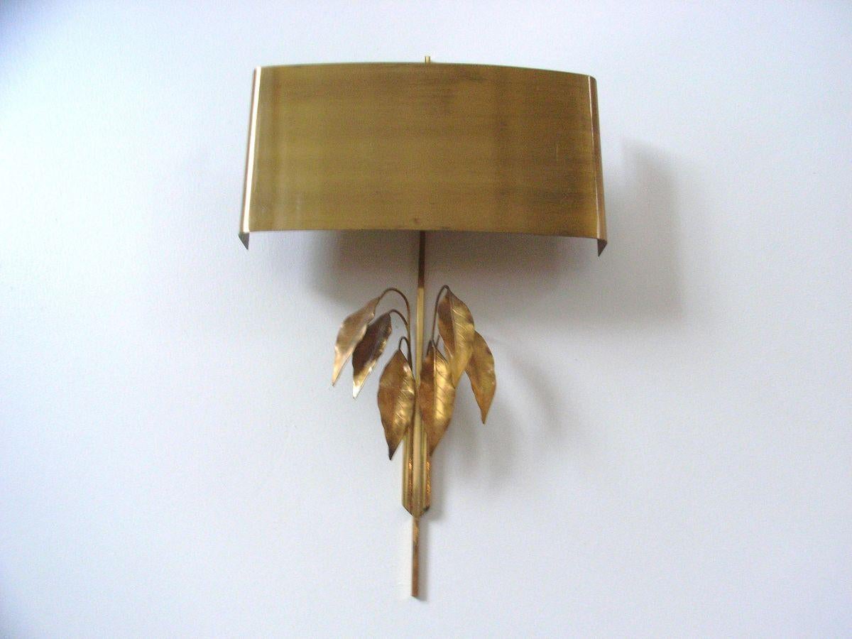 Pair of Mid-Century Modern French Brass Wall Lights In Good Condition In London, GB