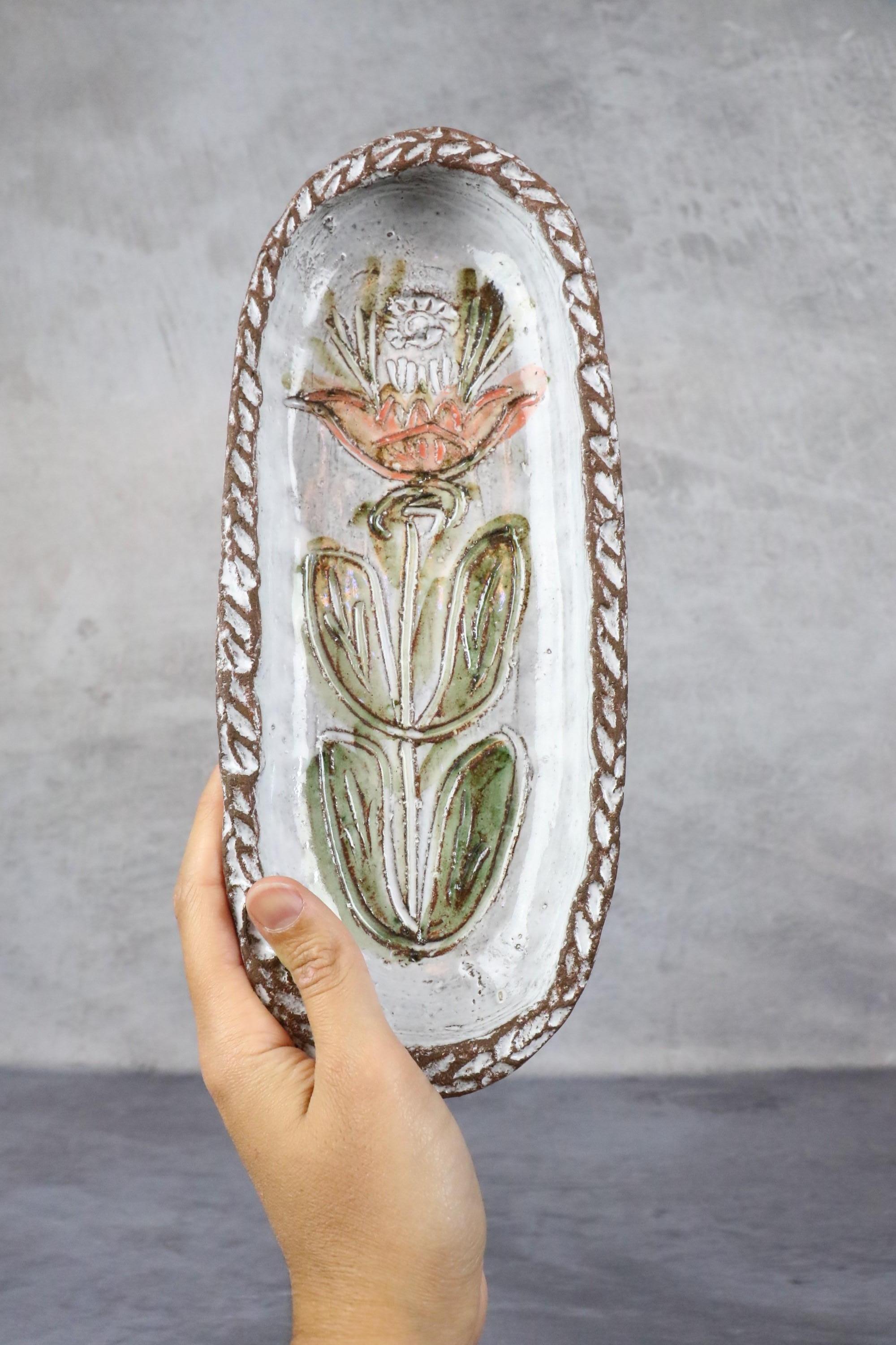 Coppia di vassoi decorativi in ceramica francese Albert Thiry, 1960 in vendita 1