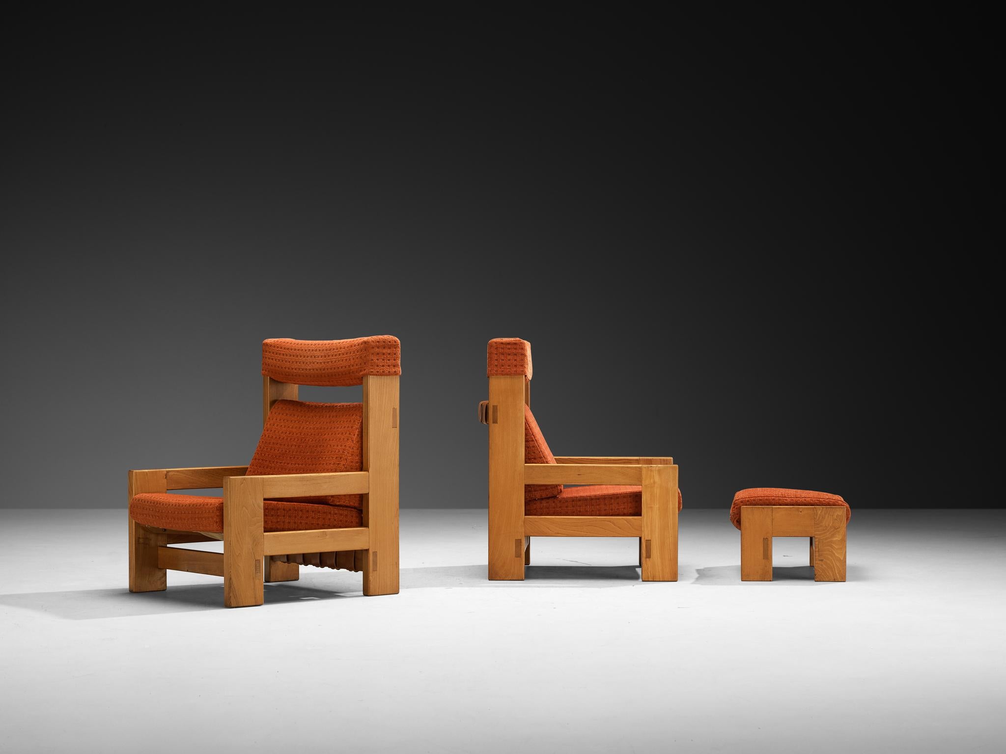 Français Paire de chaises longues et d'ottomans en orme massif de style français du milieu du siècle dernier en vente