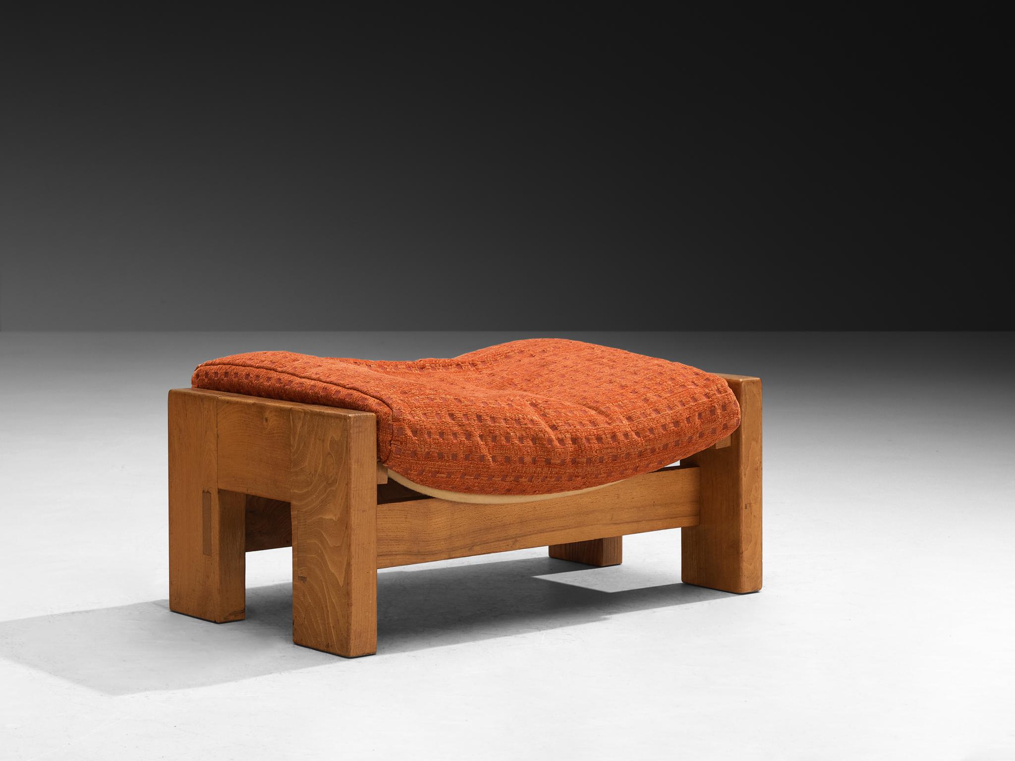 Paire de chaises longues et d'ottomans en orme massif de style français du milieu du siècle dernier en vente 1