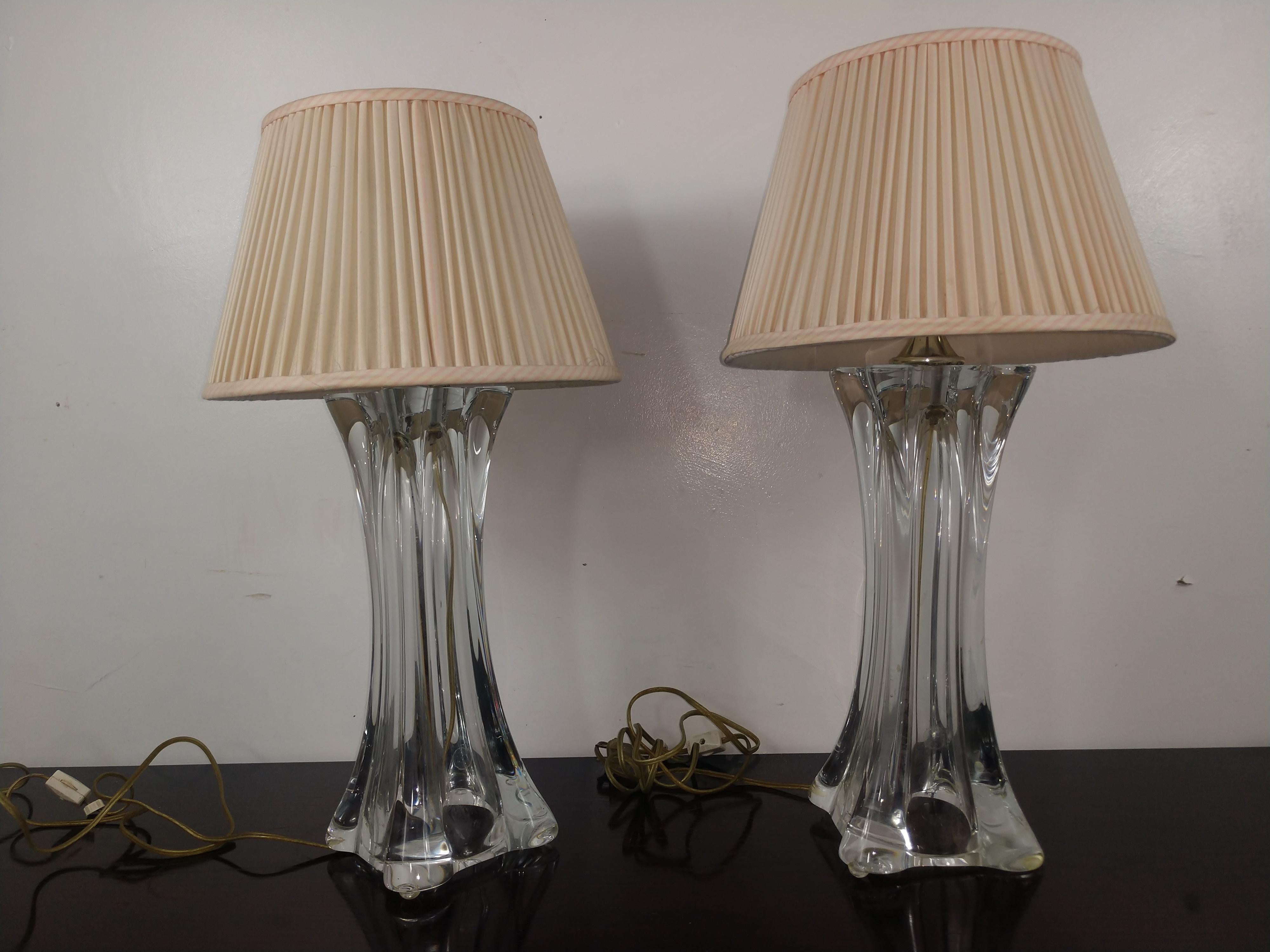 Hand-Crafted Pair of Mid-Century Modern French Blown Glass Table Lamps For Sale