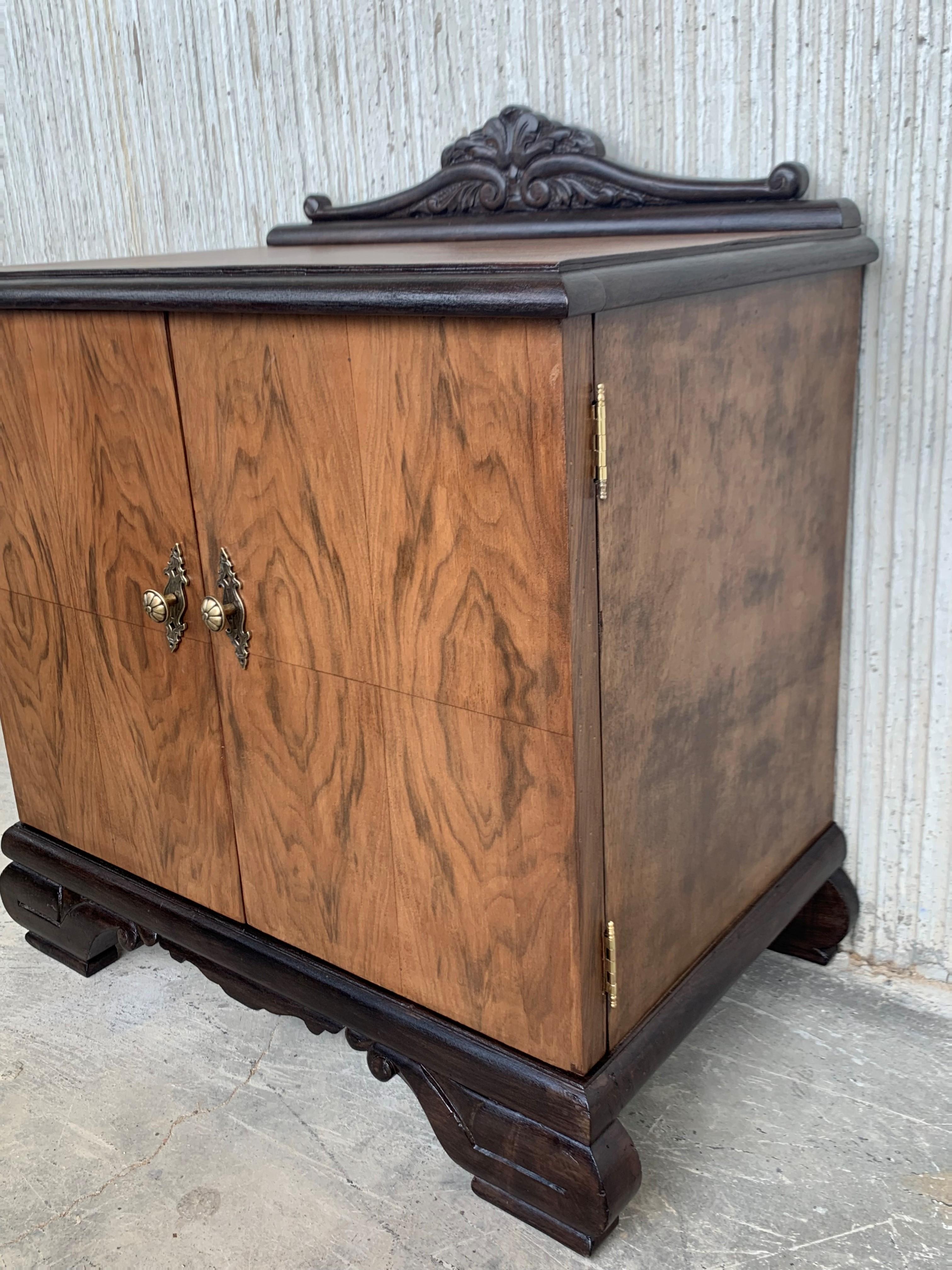 Pair of Mid-Century Modern front nightstands with original hardware and one hidden drawer.
This beautiful pair of vintage modern nightstands feature two cabinet doors that open to unveil a large compartment for storage. Sleek straight line design