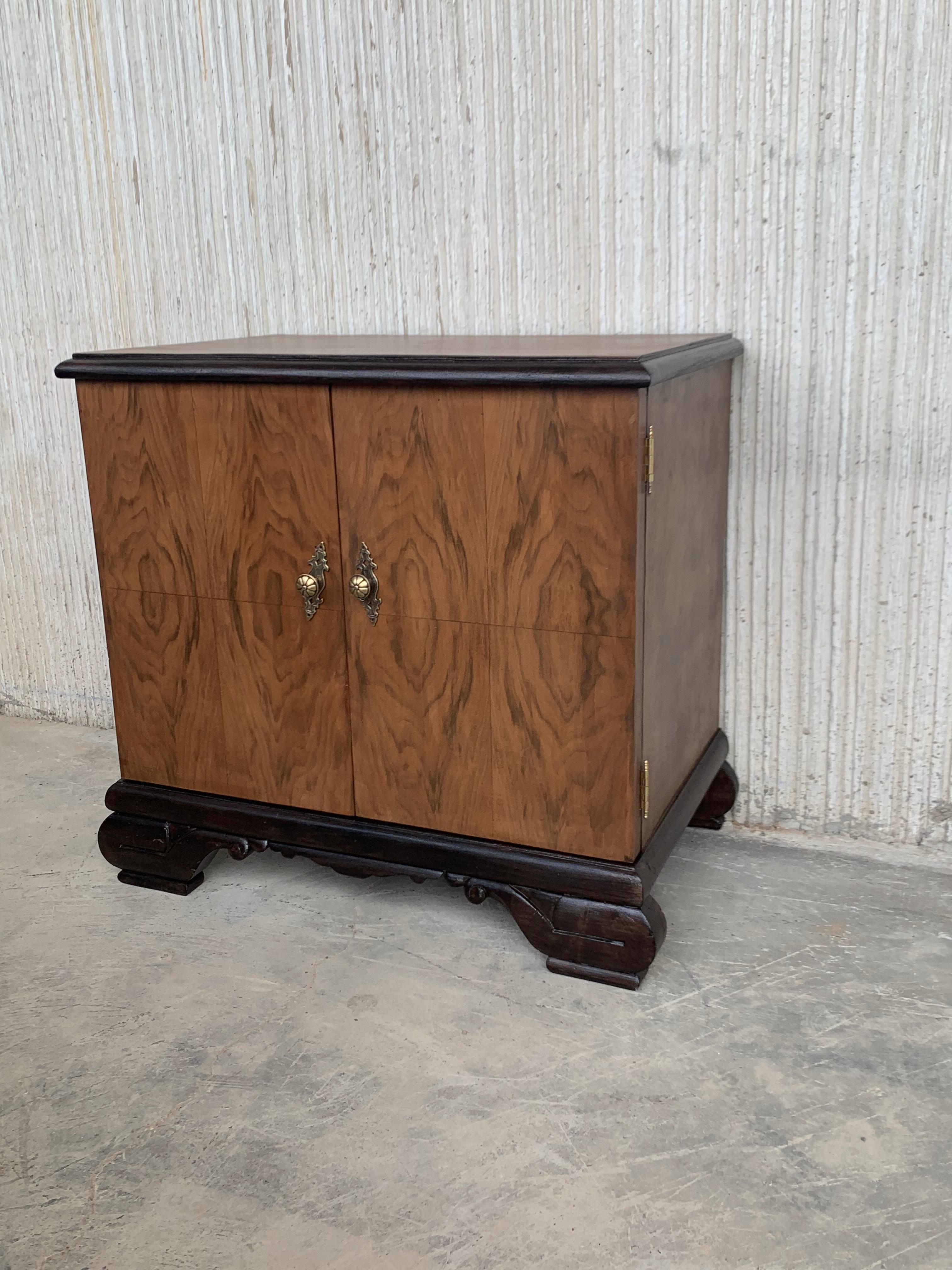Pair of Mid-Century Modern Front Nightstands with Original Hardware In Good Condition In Miami, FL