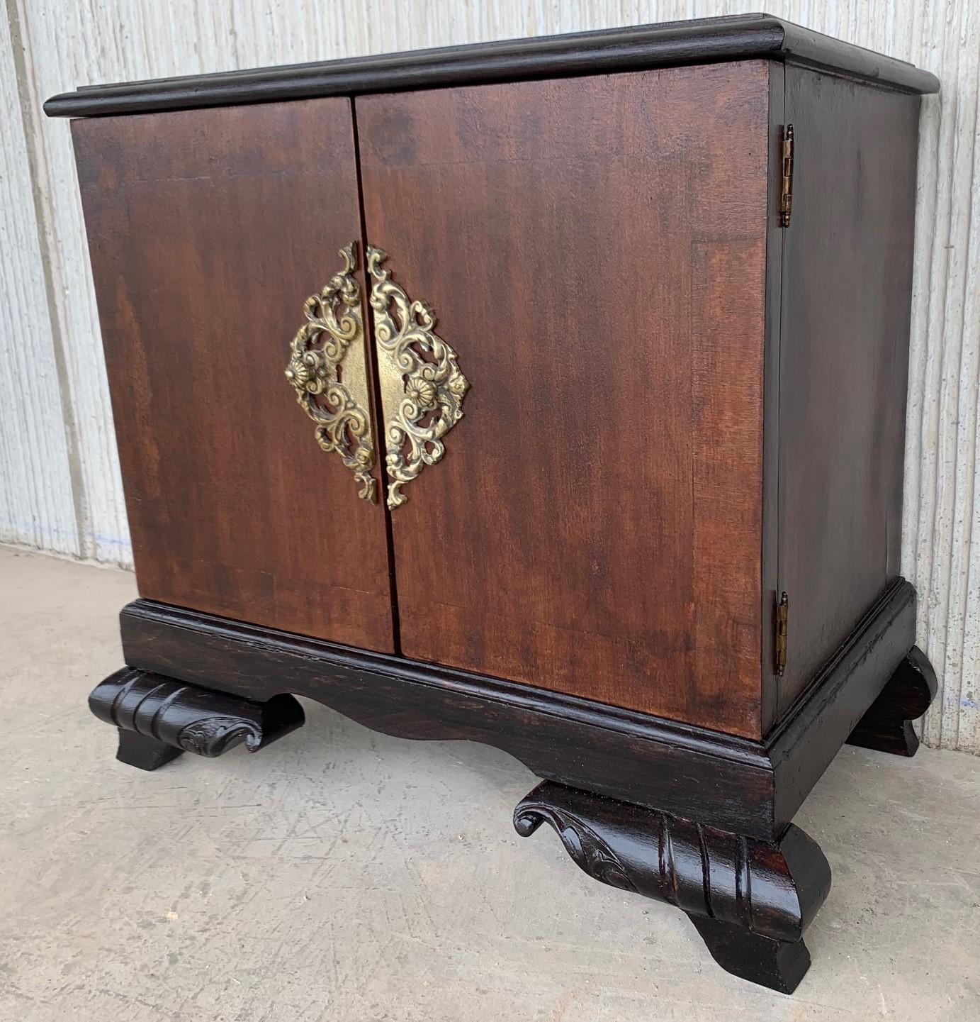 20th Century Pair of Mid-Century Modern Front Nightstands with original Hardware For Sale