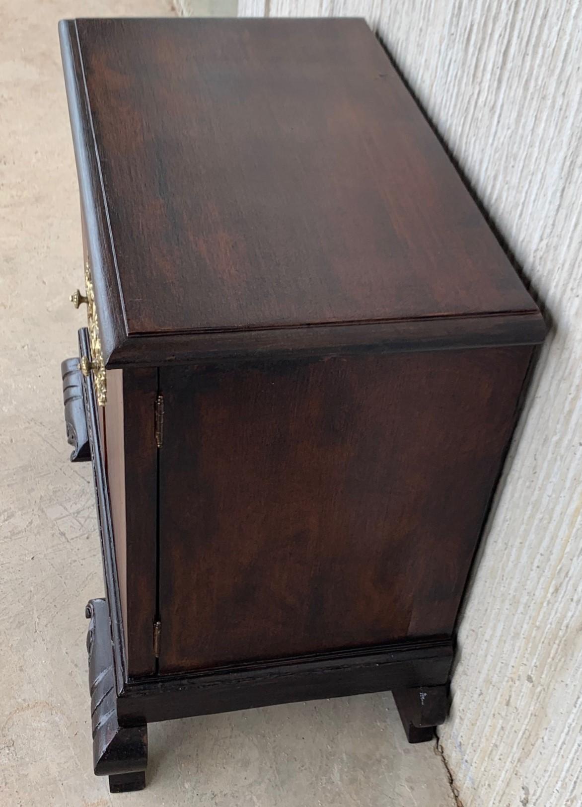 Pair of Mid-Century Modern Front Nightstands with original Hardware For Sale 1
