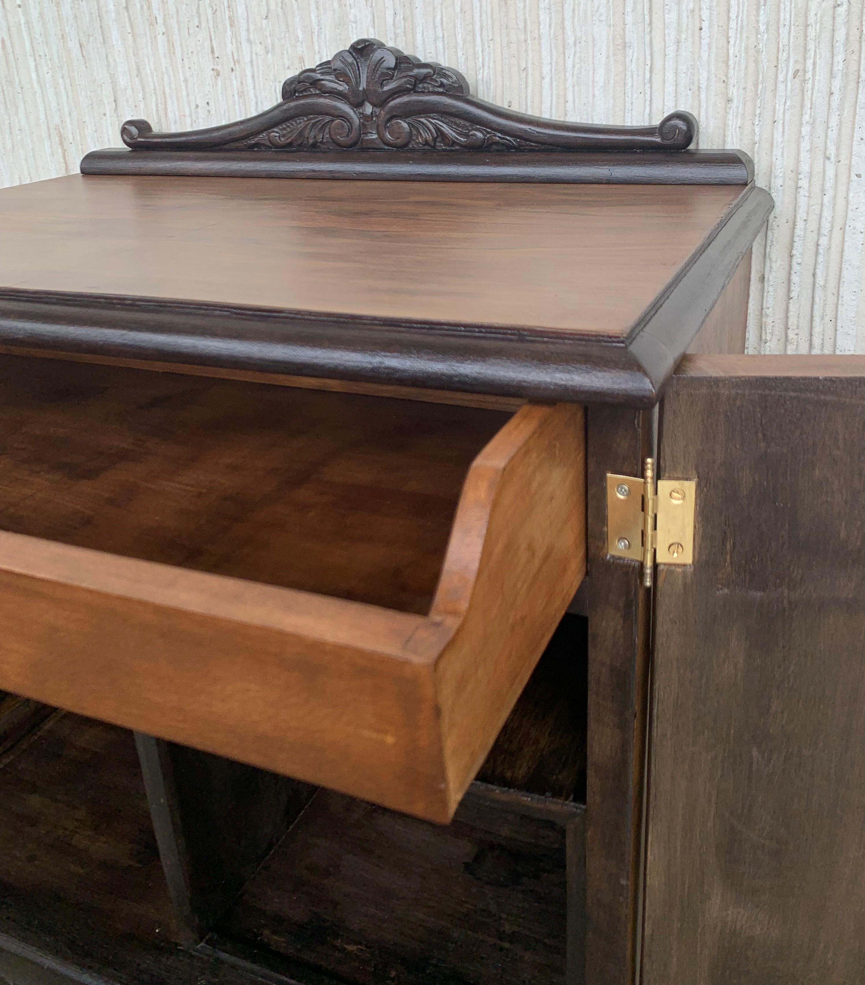 Pair of Mid-Century Modern Front Nightstands with Original Hardware 3