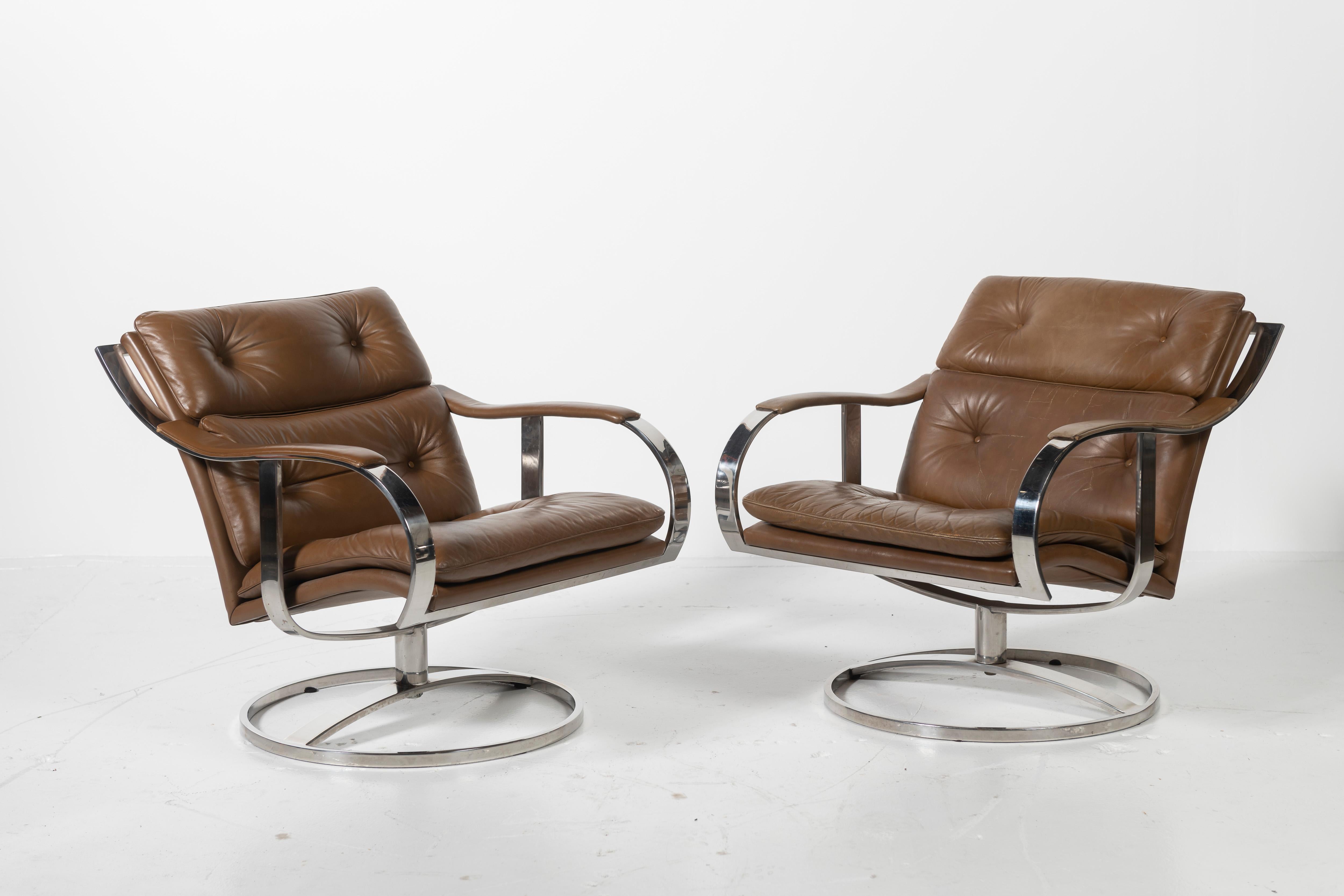 Pair of classic lounge chairs designed by Gardner Leaver for Steelcase, circa 1970s in the US. The steel frame is finished in chrome with rounded and square edges. The chairs are upholstered in the original brown leather, leather featuring tufted