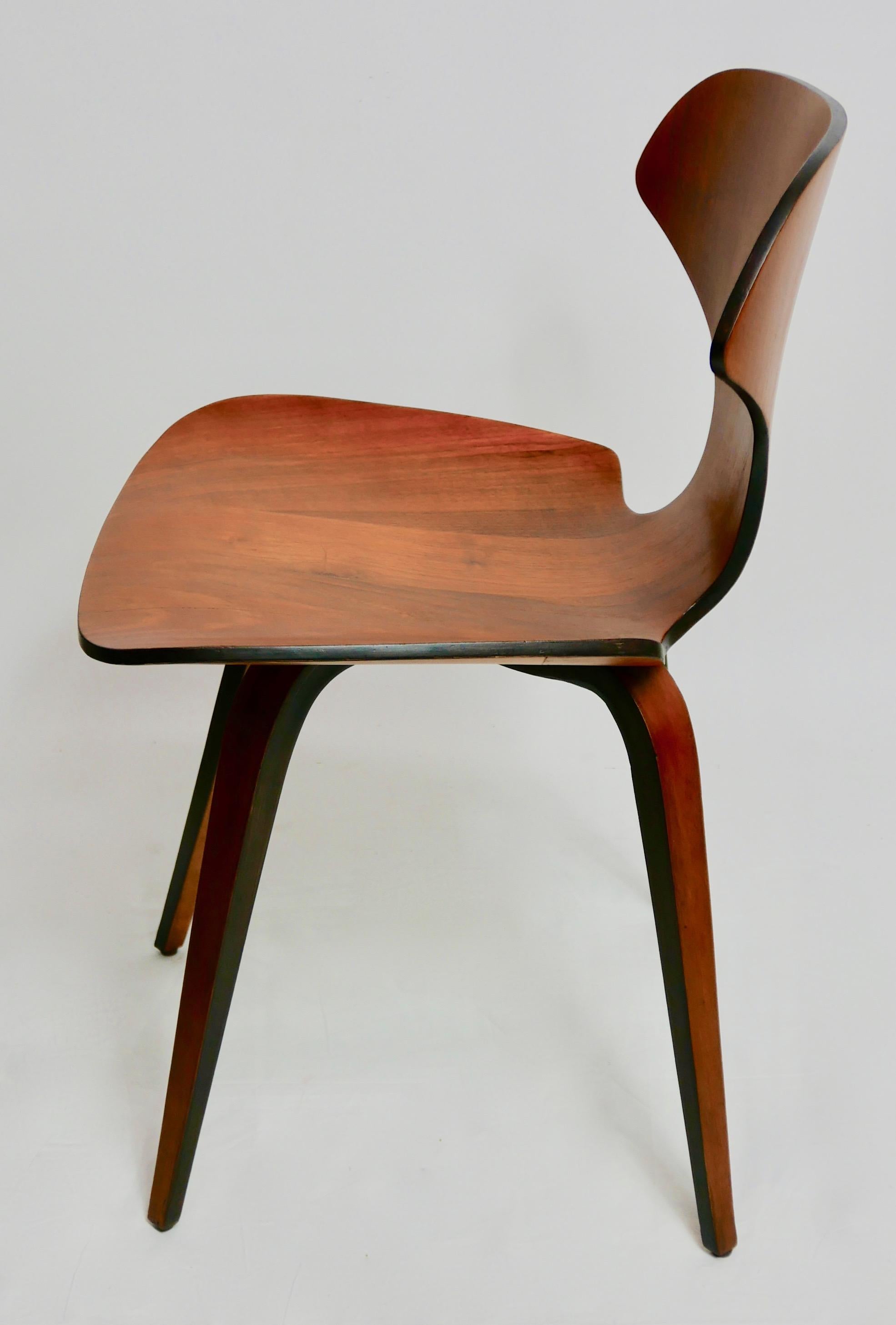Walnut Pair of Mid-Century Modern George Mulhauser Plywood Side Chairs by Plycraft