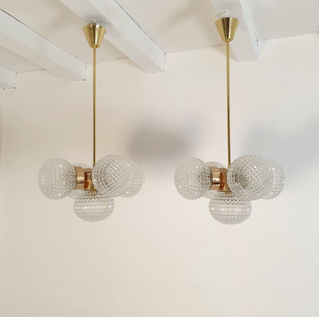 Mid-Century moderno Coppia di lampadari in vetro della Modernità di metà secolo in vendita