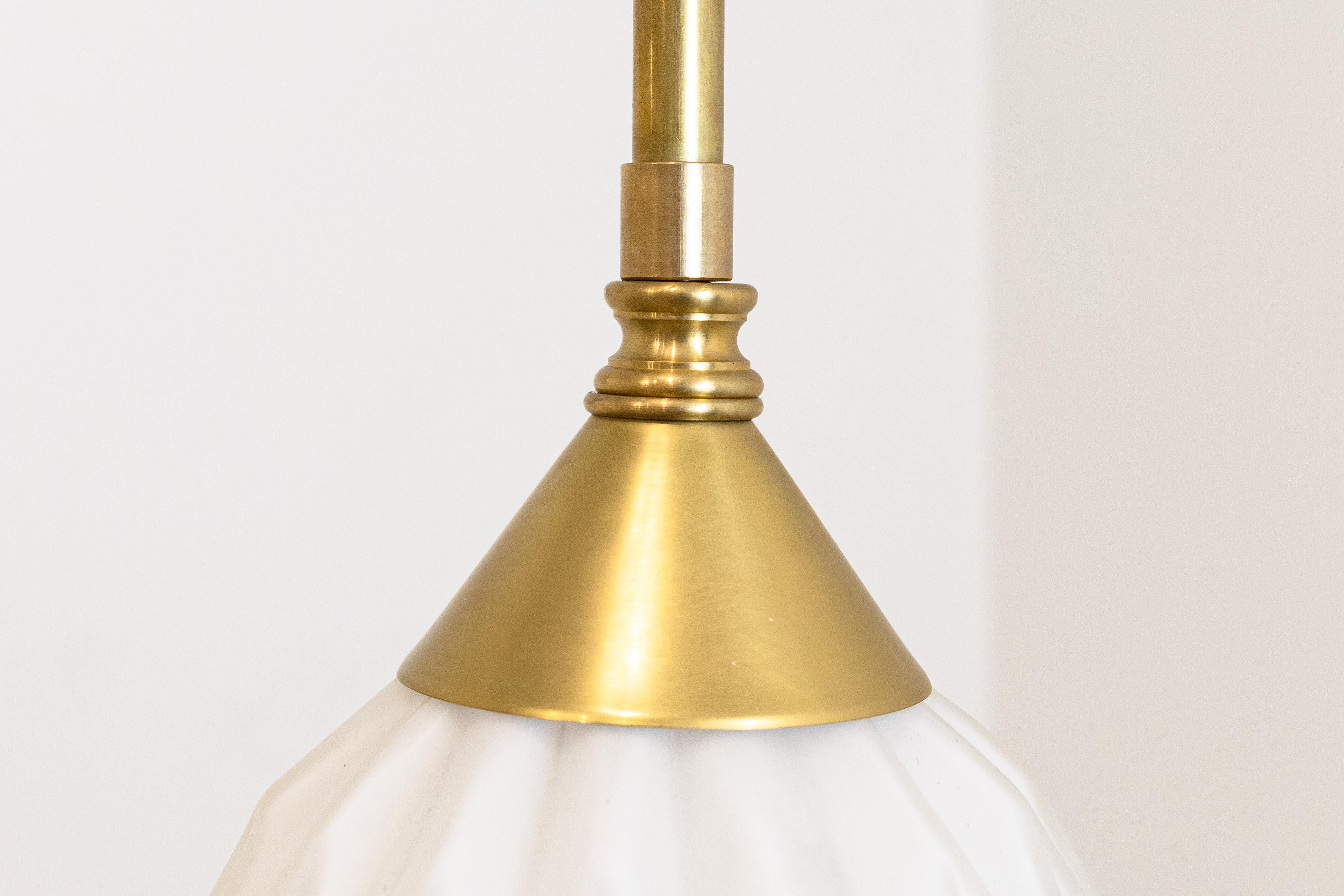 20th Century Pair of Mid-Century Modern Glass Diamond Cut Lamps Lucite Base & Brass