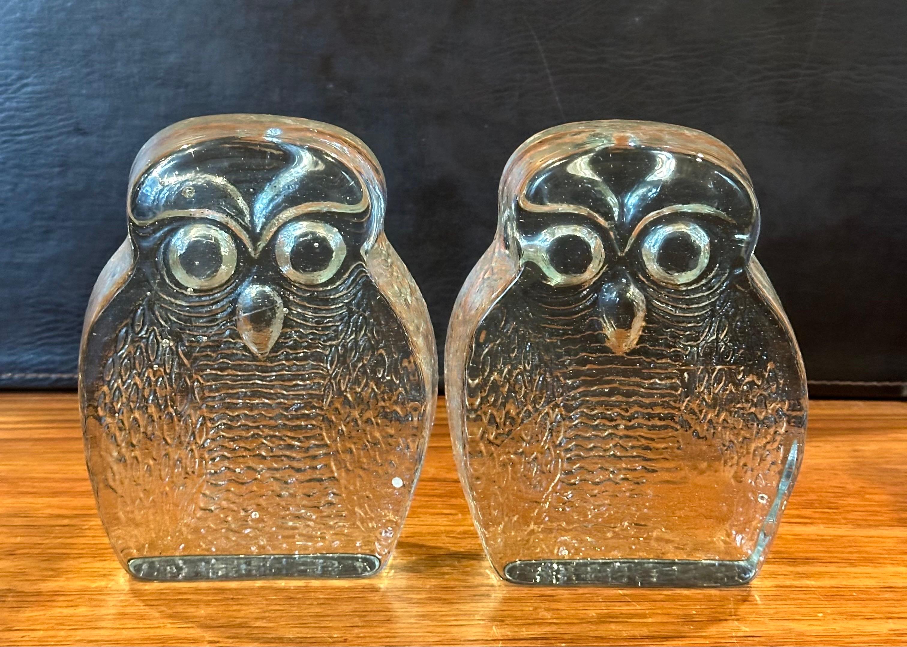 Pair of Mid-Century Modern Glass Owl Bookends by Blenko For Sale 4