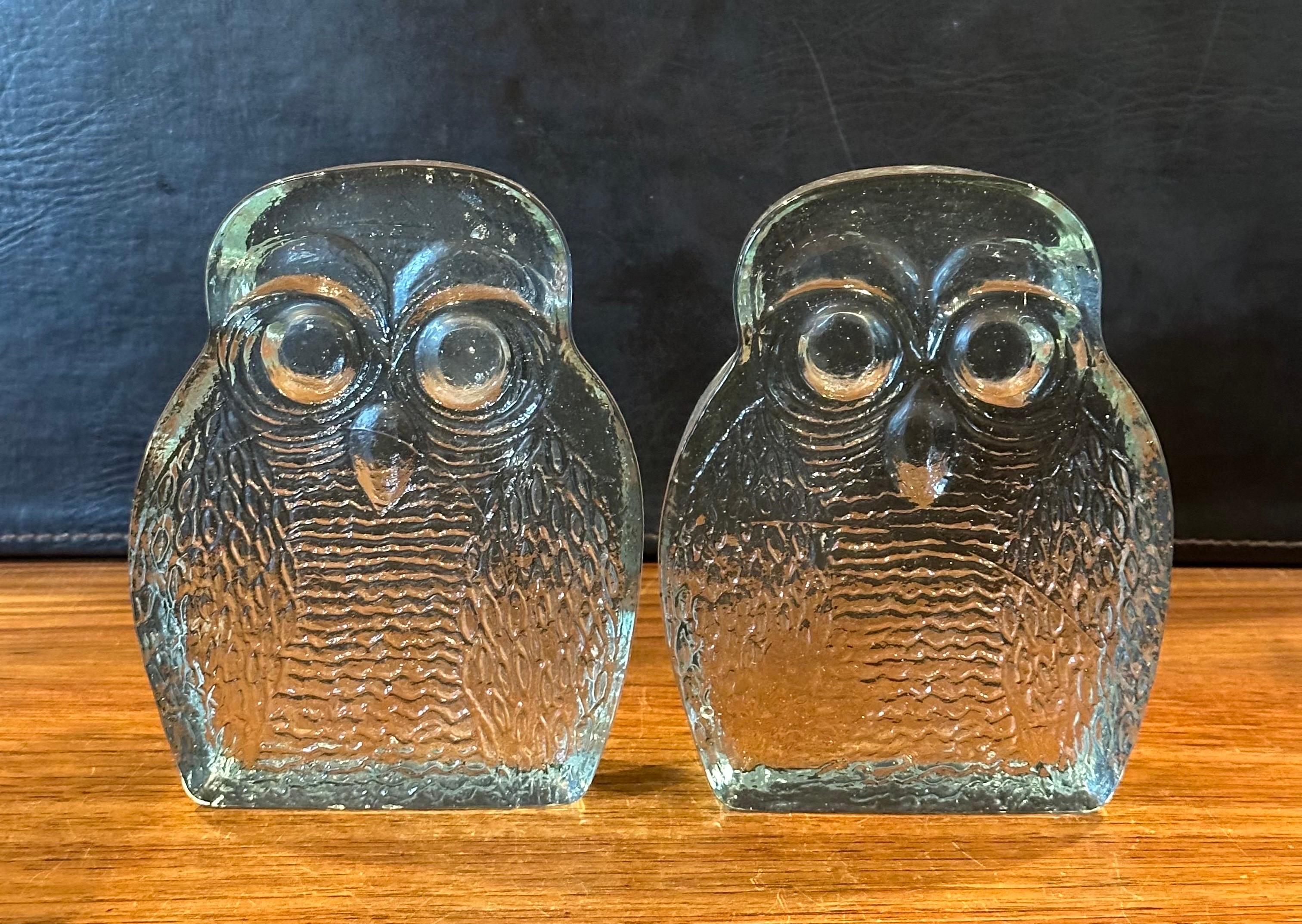 Pair of Mid-Century Modern Glass Owl Bookends by Blenko For Sale 7