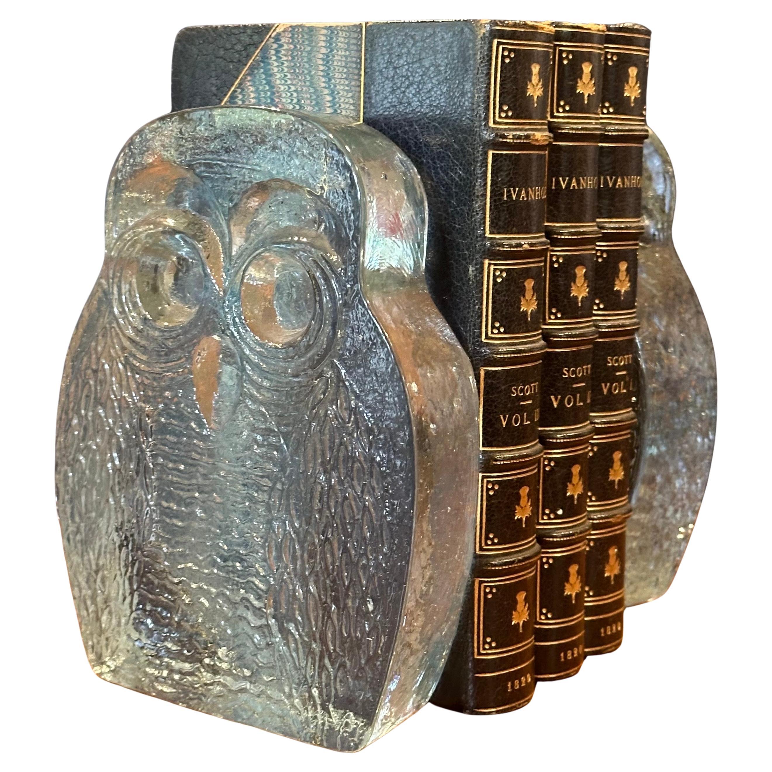 North American Pair of Mid-Century Modern Glass Owl Bookends by Blenko For Sale