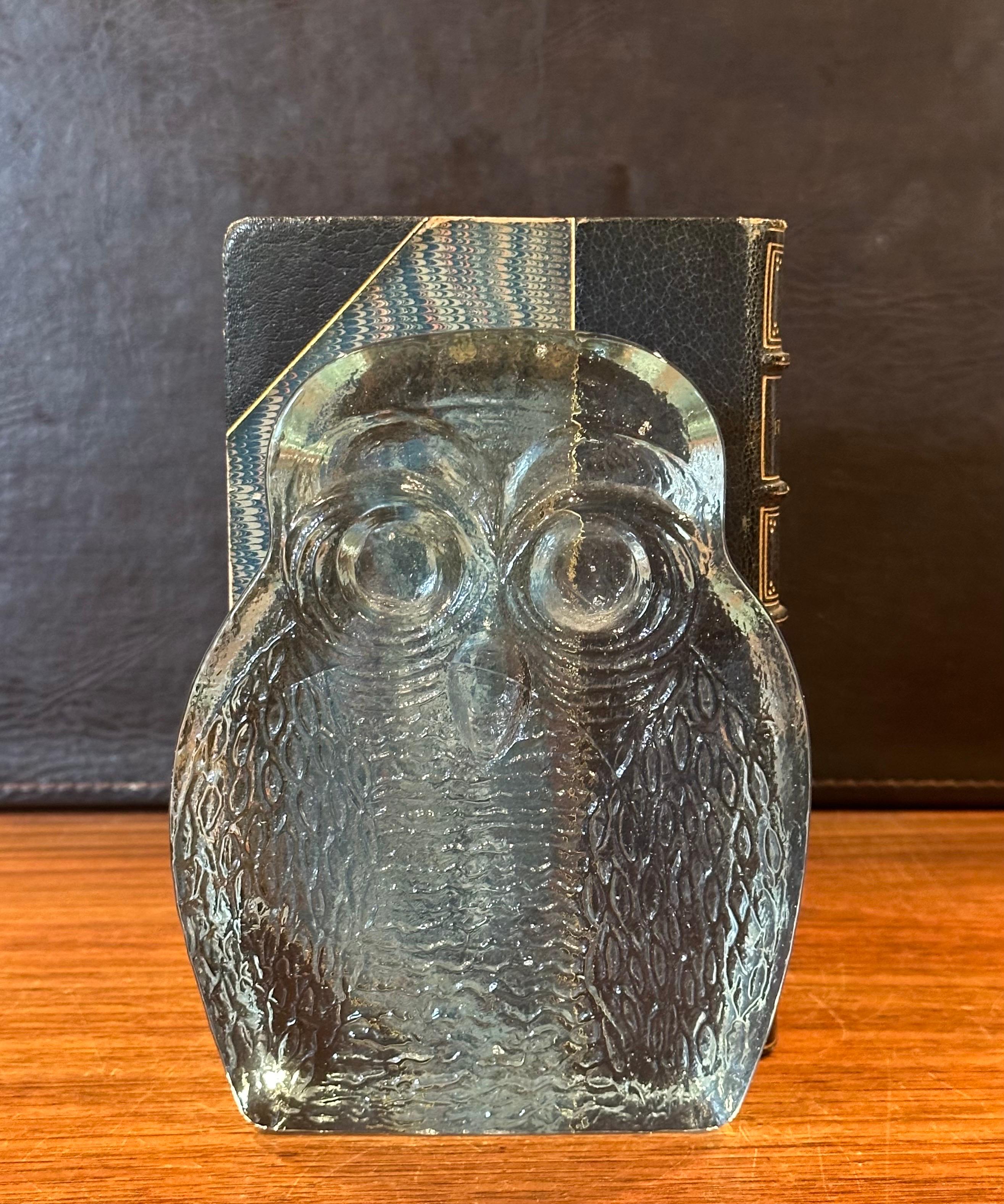 Pair of Mid-Century Modern Glass Owl Bookends by Blenko For Sale 2