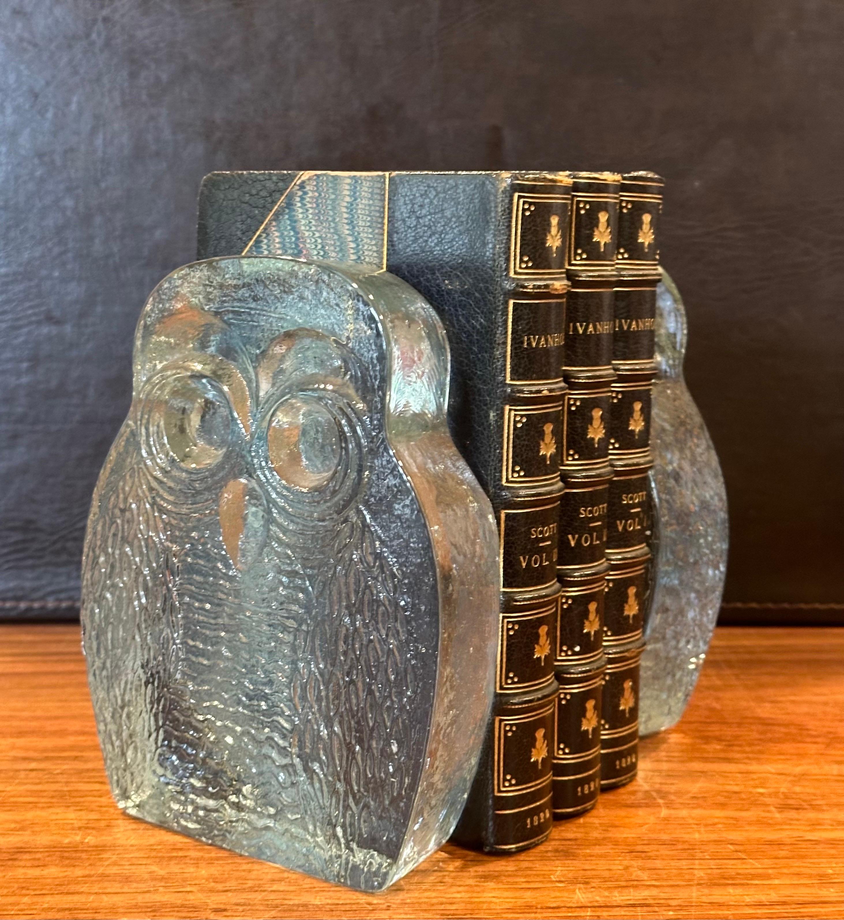 Pair of Mid-Century Modern Glass Owl Bookends by Blenko For Sale 3
