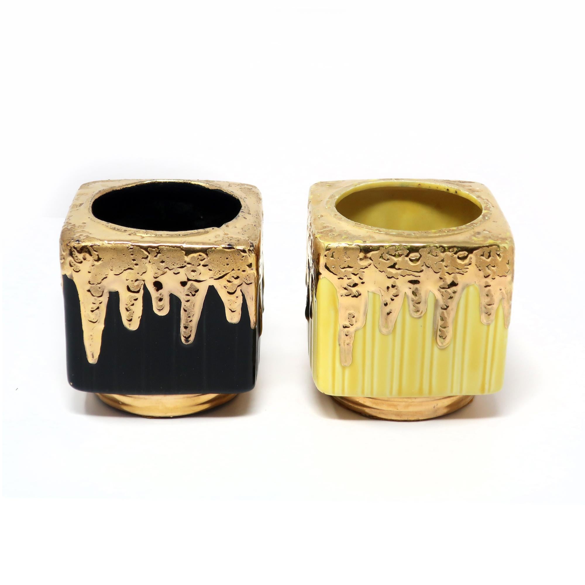 Ein Paar moderne gold Metallic-Glasur-Pflanzgefäße aus Keramik aus der Mitte des Jahrhunderts (Moderne der Mitte des Jahrhunderts) im Angebot