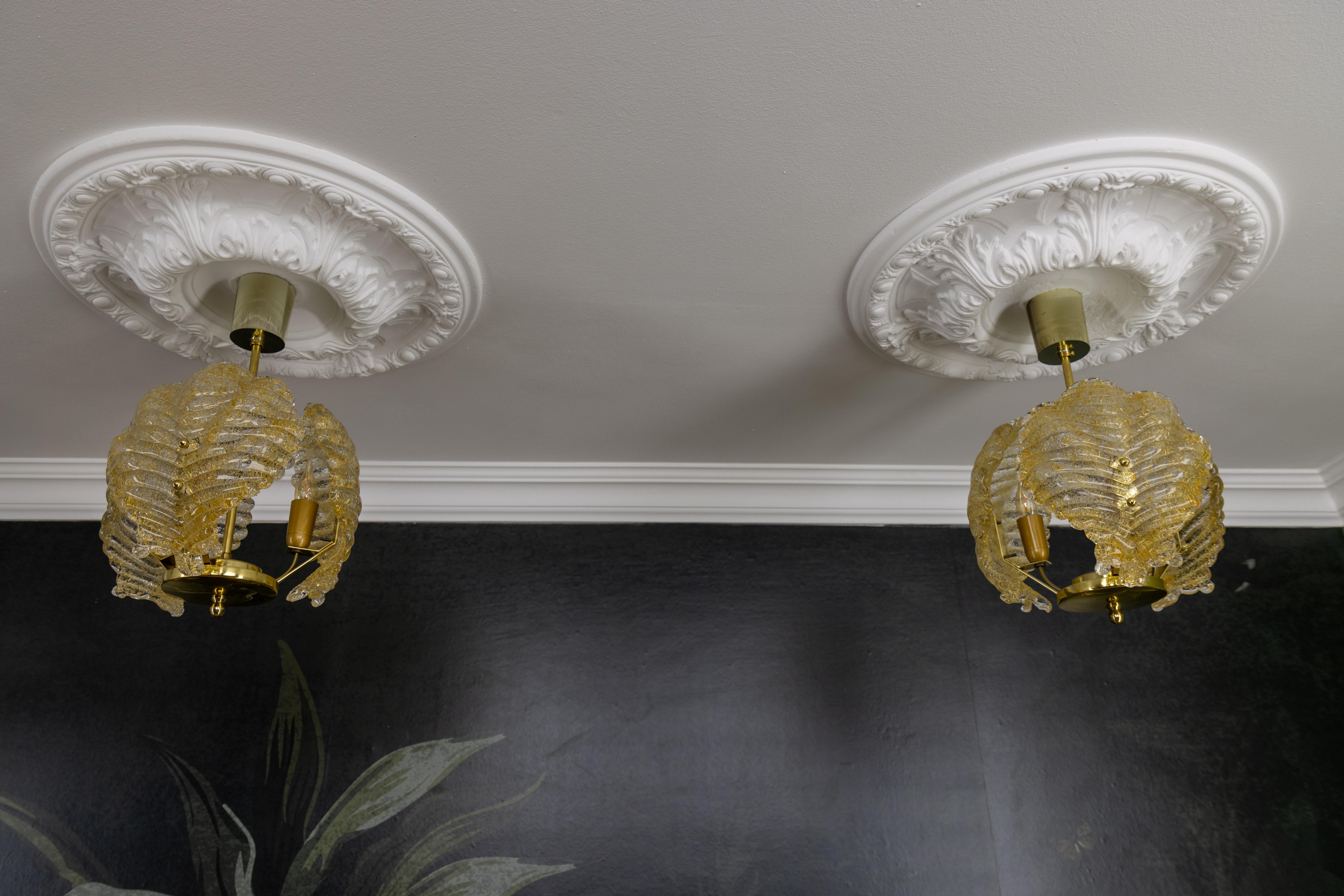Pair of Mid-Century Modern Golden Inclusions Glass Pendant Lights, 1960s For Sale 1