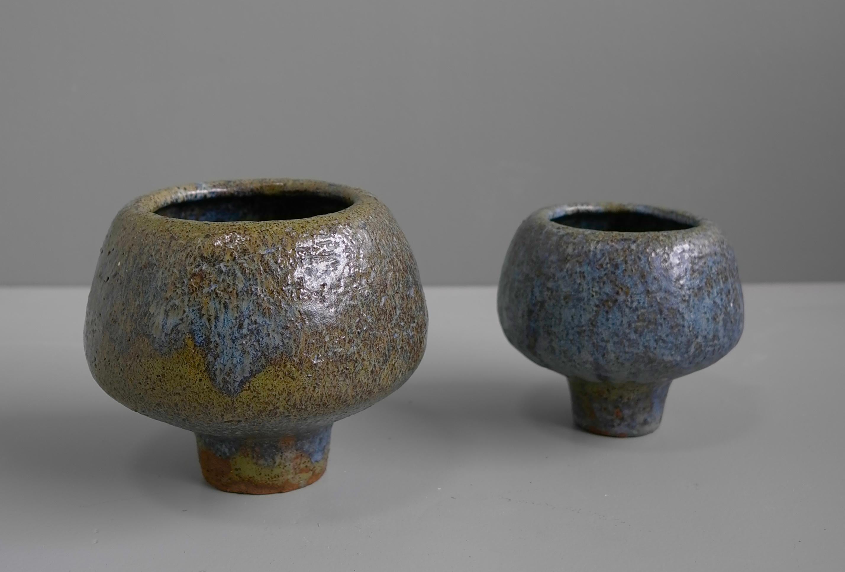 Paar moderne dänische Pflanzgefäße aus glasierter Keramik aus der Jahrhundertmitte
Größte: 19cm Durchmesser x 16cm Höhe
kleinste: 15cm Durchmesser x 14cmHöhe 