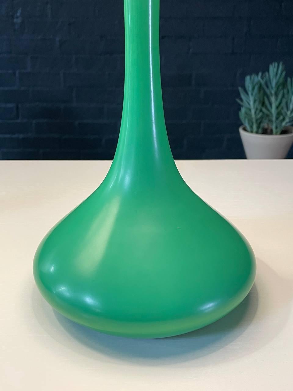 Pair of Mid-Century Modern Green Tulip Shape Table Lamps by Laurel 4