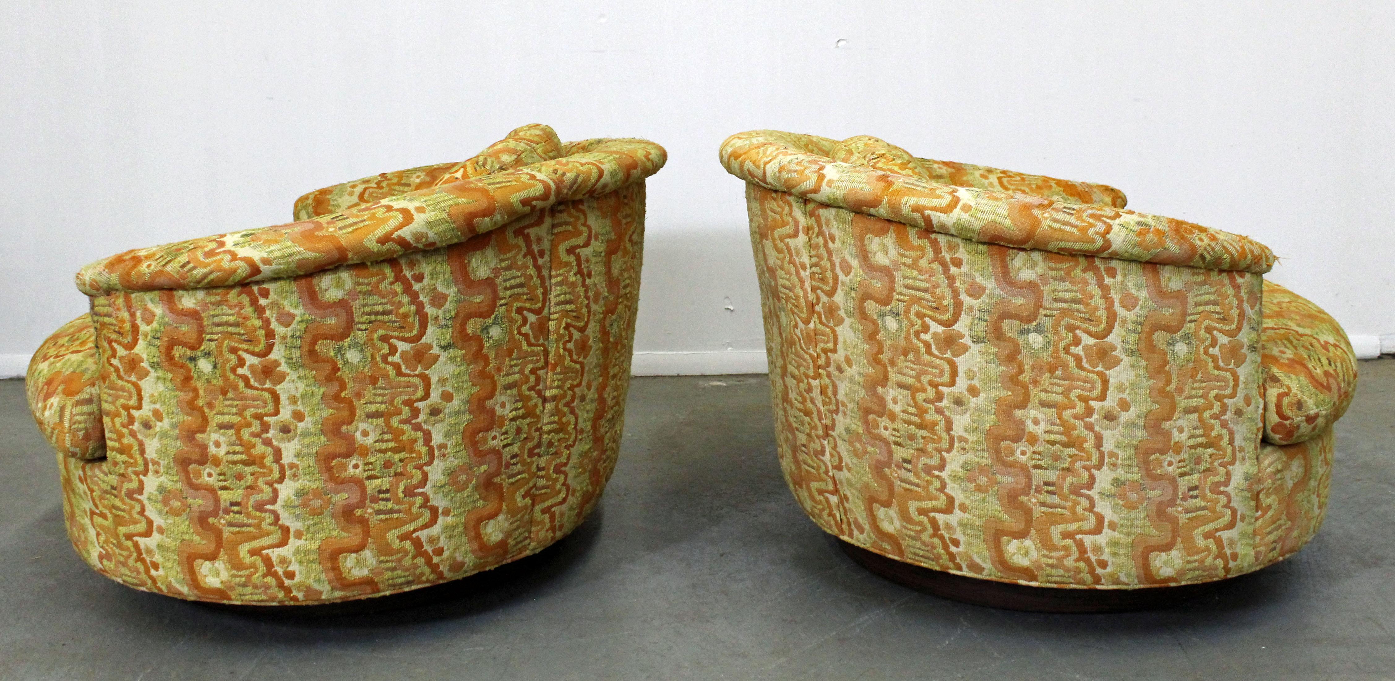 Pair of Mid-Century Modern Groovy Round Selig Swivel Lounge Chairs (Moderne der Mitte des Jahrhunderts)