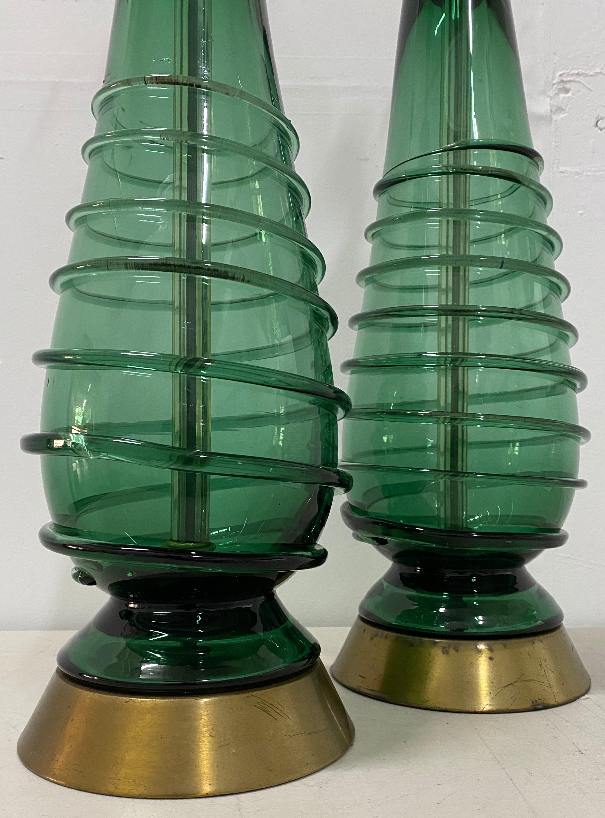 Pair of Mid-Century Modern hand blown green glass swirl table lamps, circa 1960

Outstanding pair of midcentury lamps.

One lamp is slightly larger than the other.

7.25