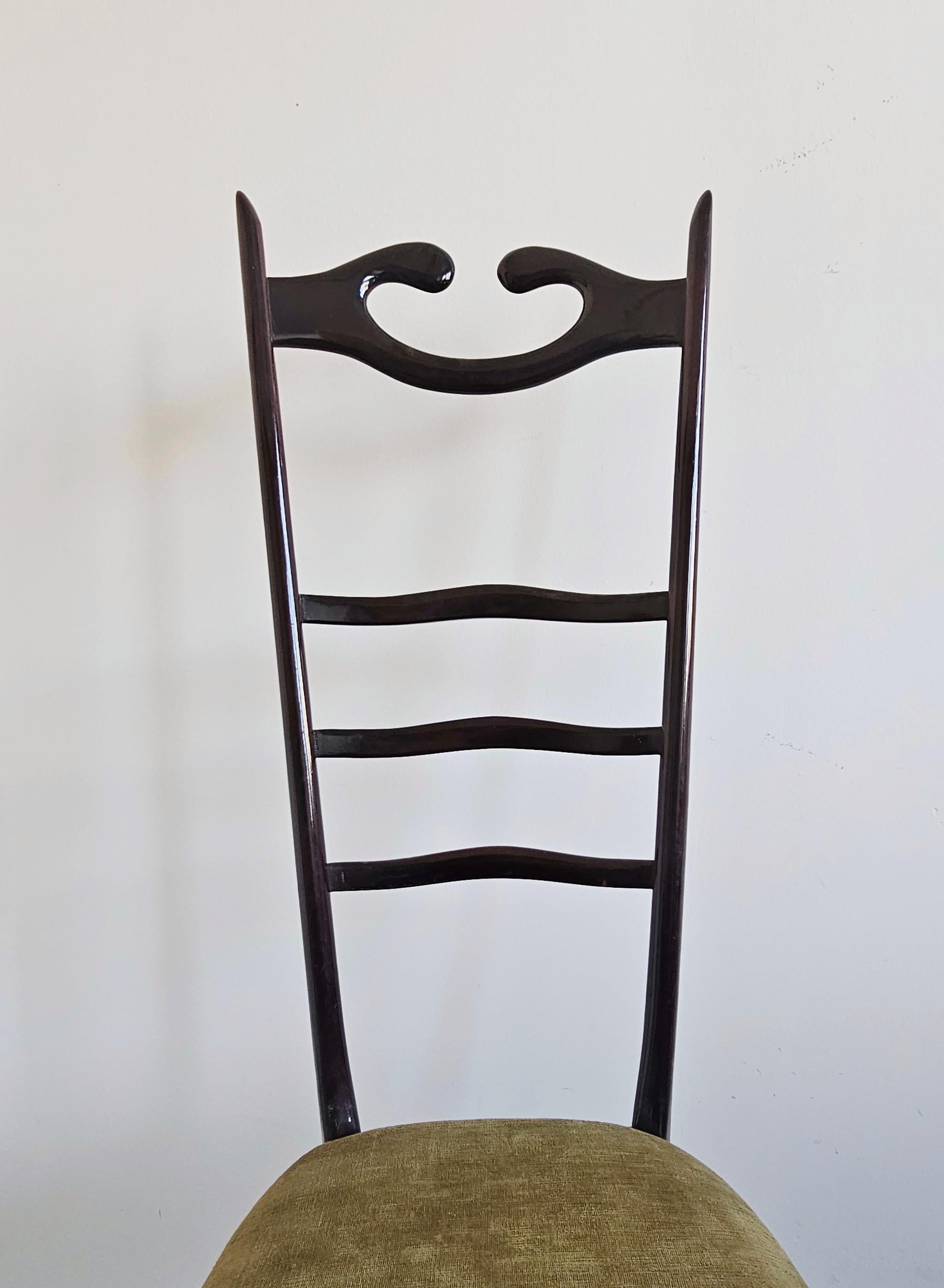 italien Paire de chaises à haut dossier modernes du milieu du siècle dernier attribuée à Paolo Buffa en vente