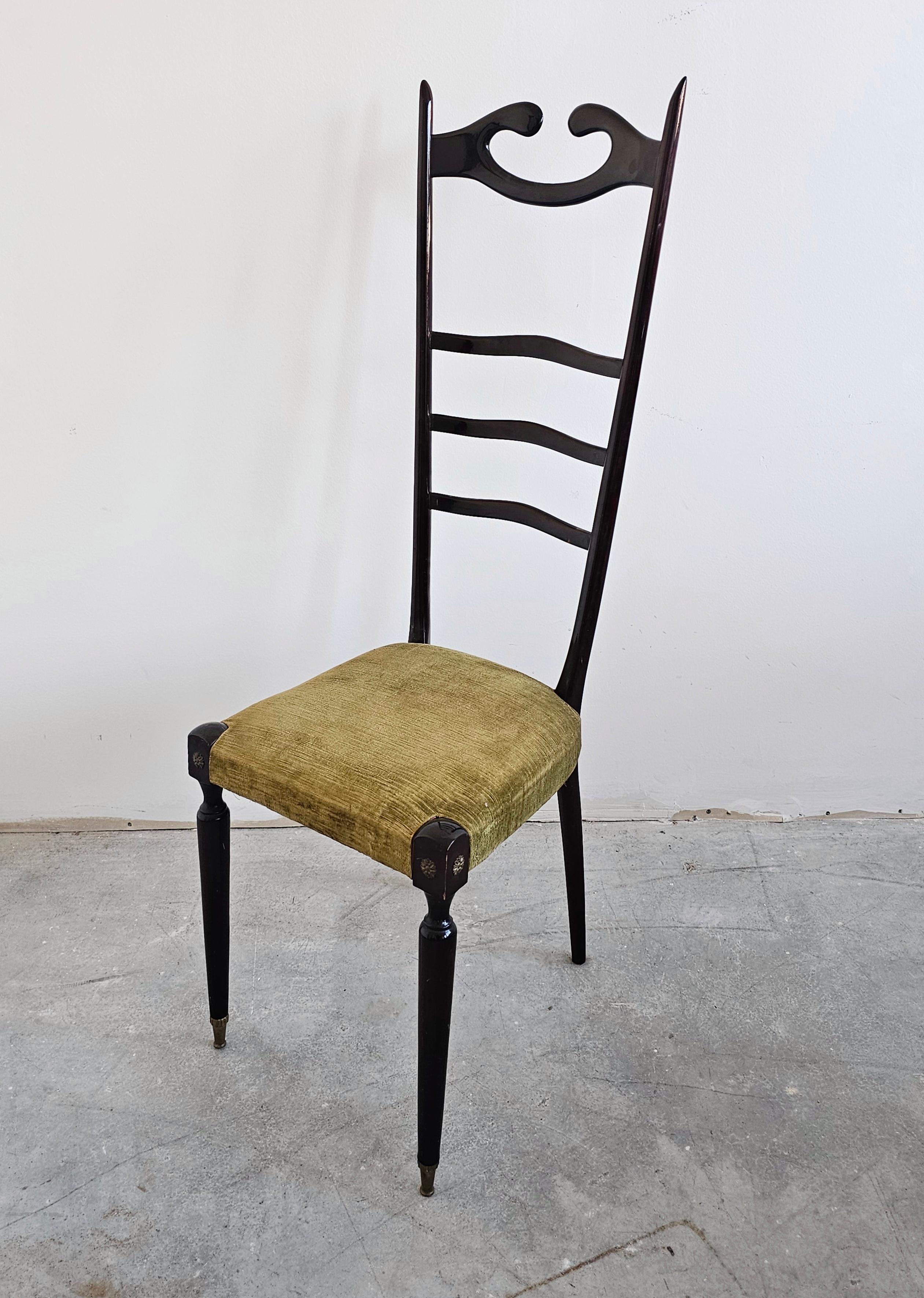 Milieu du XXe siècle Paire de chaises à haut dossier modernes du milieu du siècle dernier attribuée à Paolo Buffa en vente