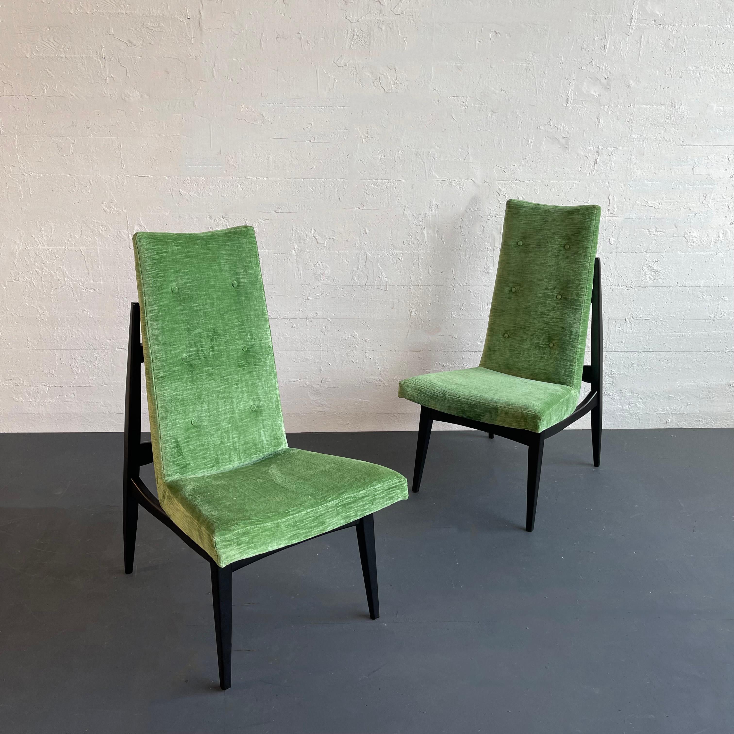 Mid-Century Modern Paire de chaises d'appoint The Modernity à dossier haut en vente