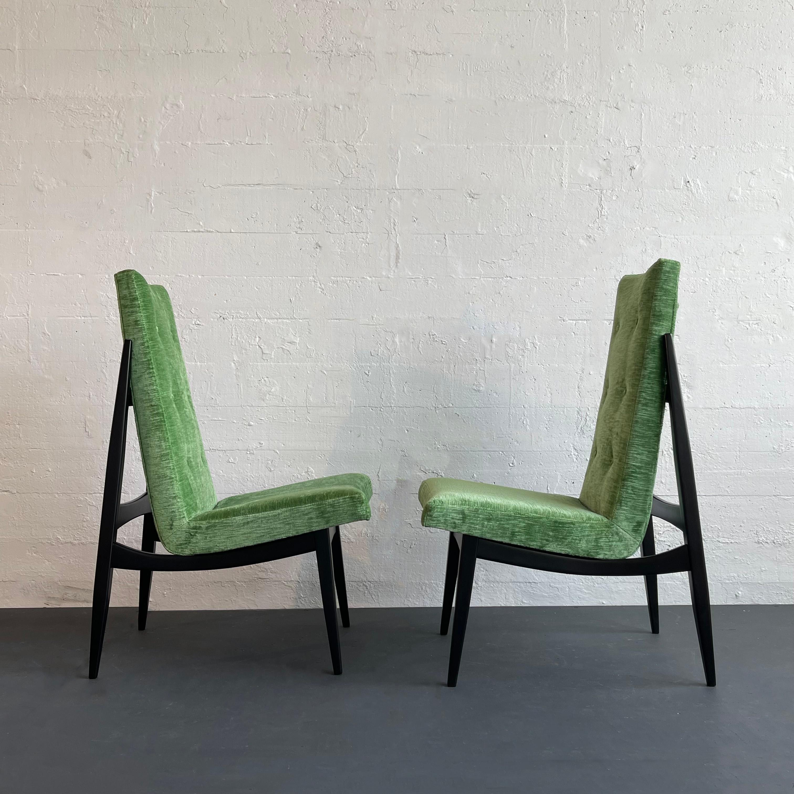 Américain Paire de chaises d'appoint The Modernity à dossier haut en vente