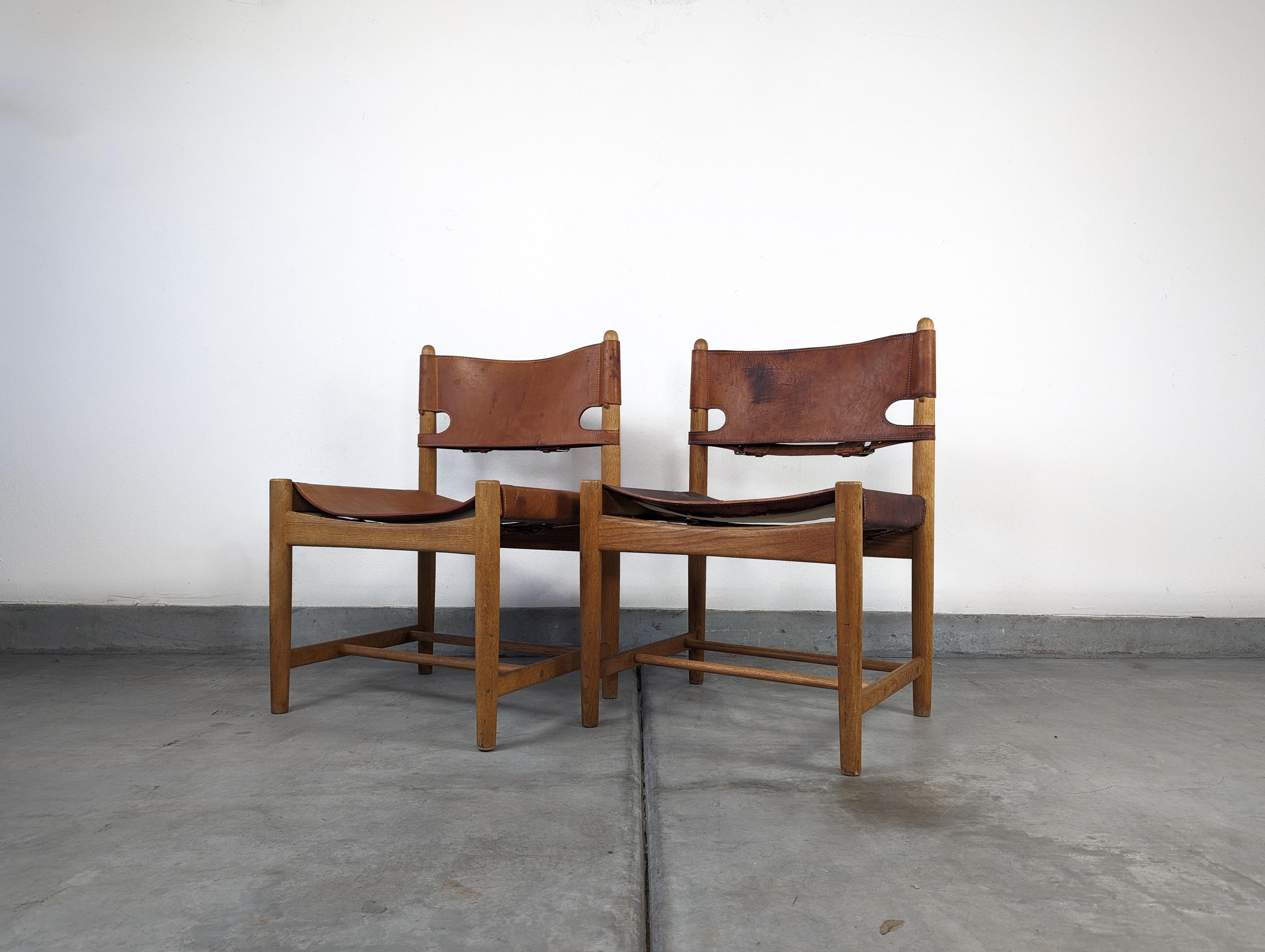 Mid-Century Modern Pair of Mid Century Modern 'Hunting' Chairs by Børge Mogensen, Model 3237 For Sale