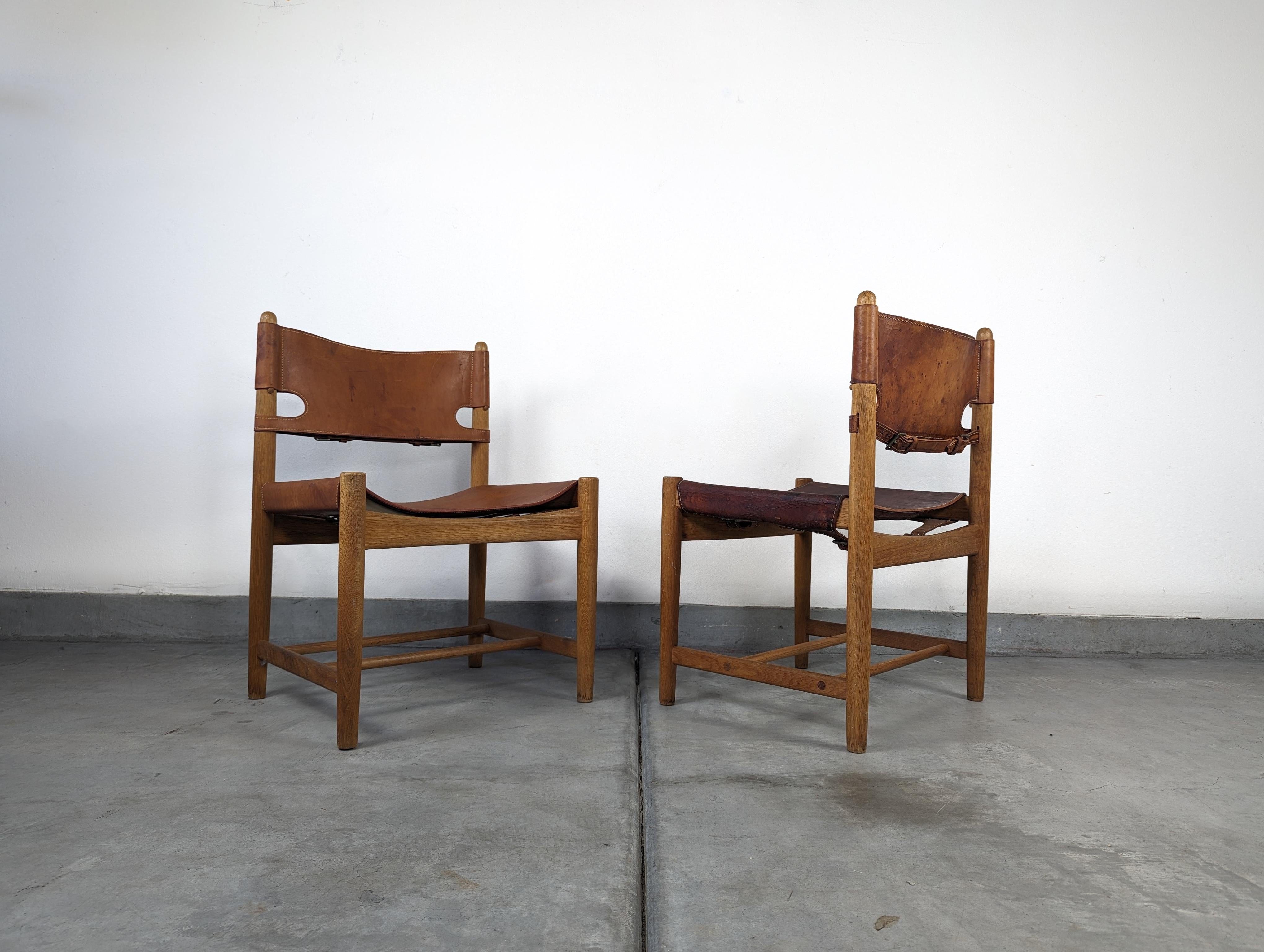 Pair of Mid Century Modern 'Hunting' Chairs by Børge Mogensen, Model 3237 In Good Condition For Sale In Chino Hills, CA