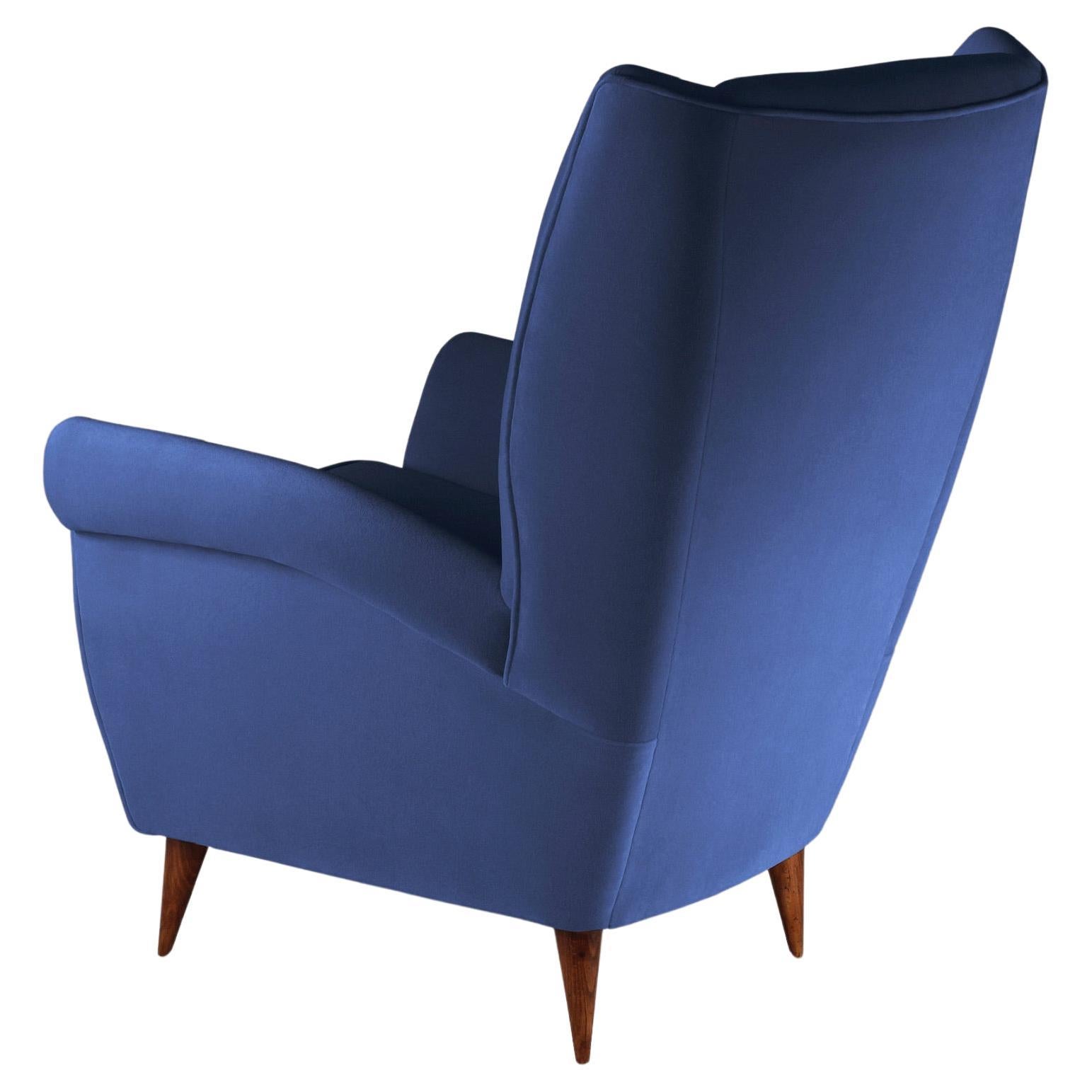 Der Loungesessel 'Marcello' mit hoher Rückenlehne wurde vom stilvollen italienischen Design der 1950er Jahre inspiriert und wird nun von englischen Handwerkern für das 21. Wir haben einen Loungesessel entwickelt, der in beliebiger Anzahl nach Ihren