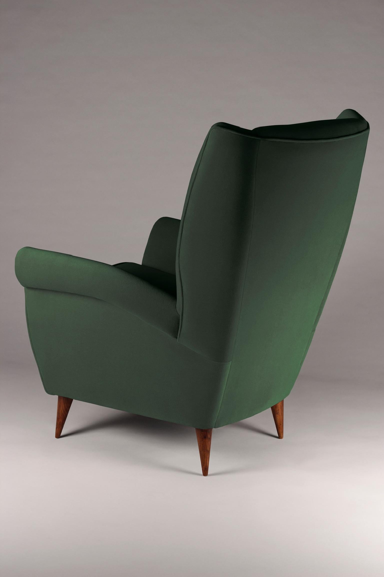 Contemporary Pair of Mid-Century Modern Inspired Italian Style ‘Marcello’ Lounge Chairs For Sale